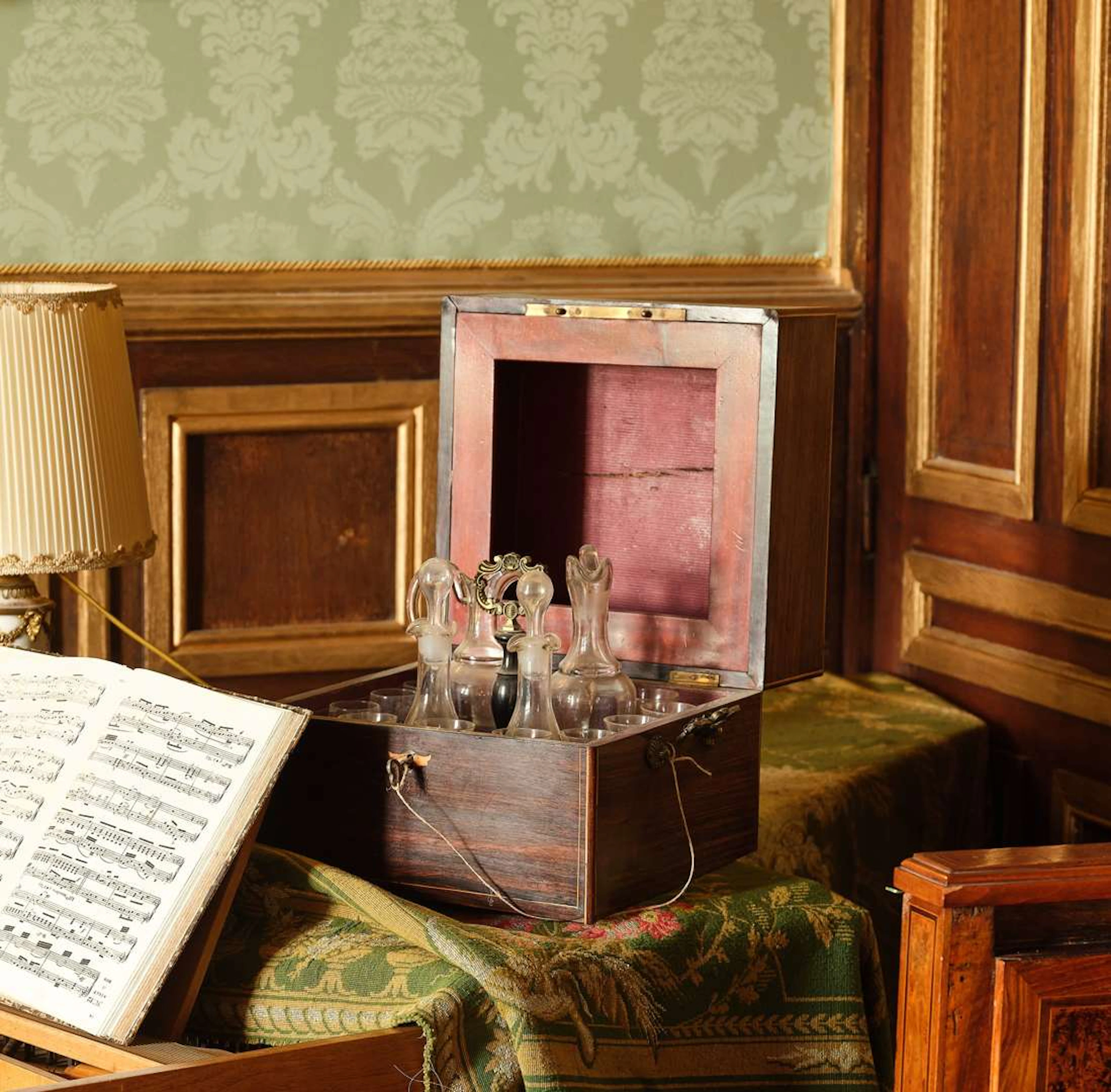 Liqueur cellar, made of veneer