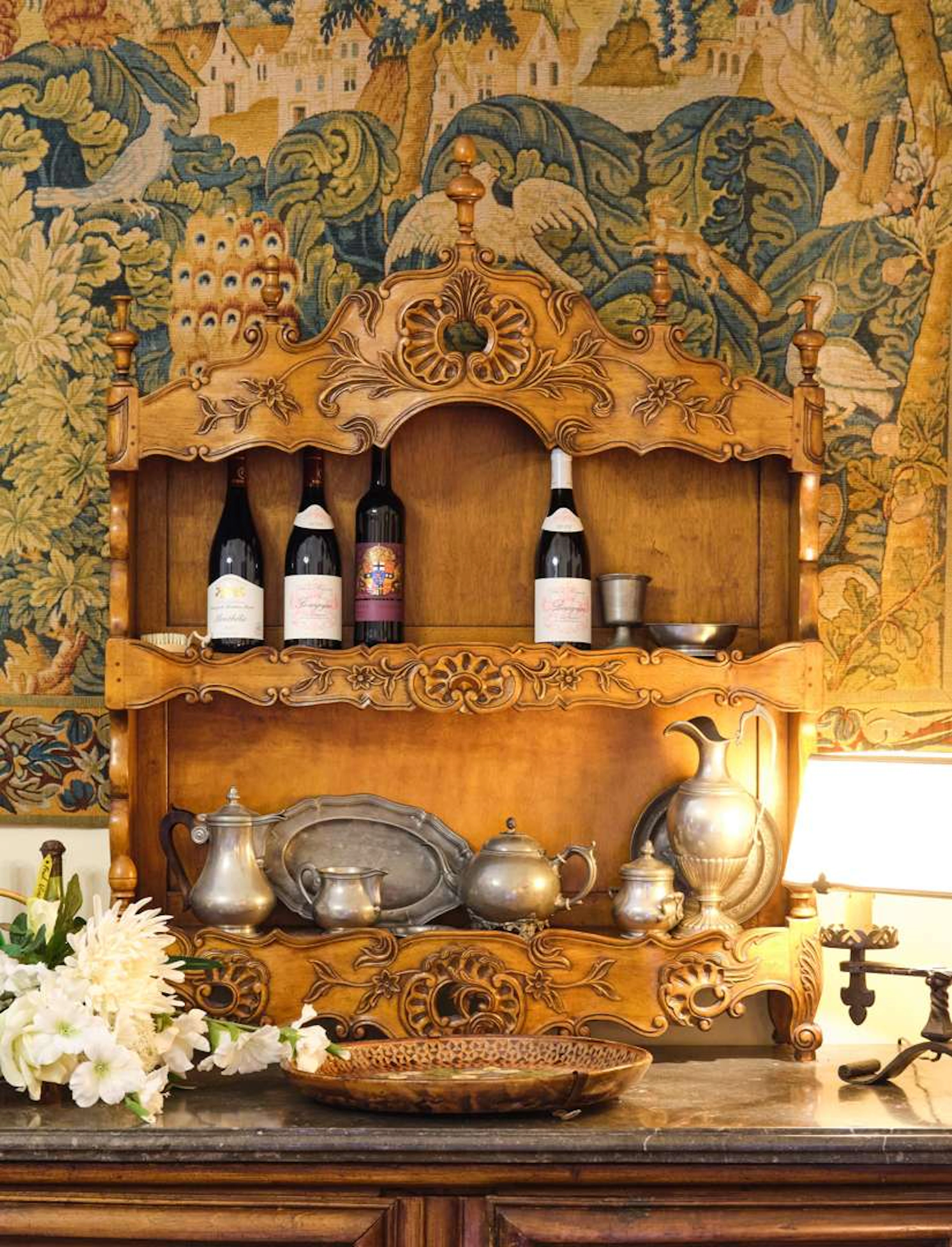 Freestanding shelf, a two-tiered carved wooden piece