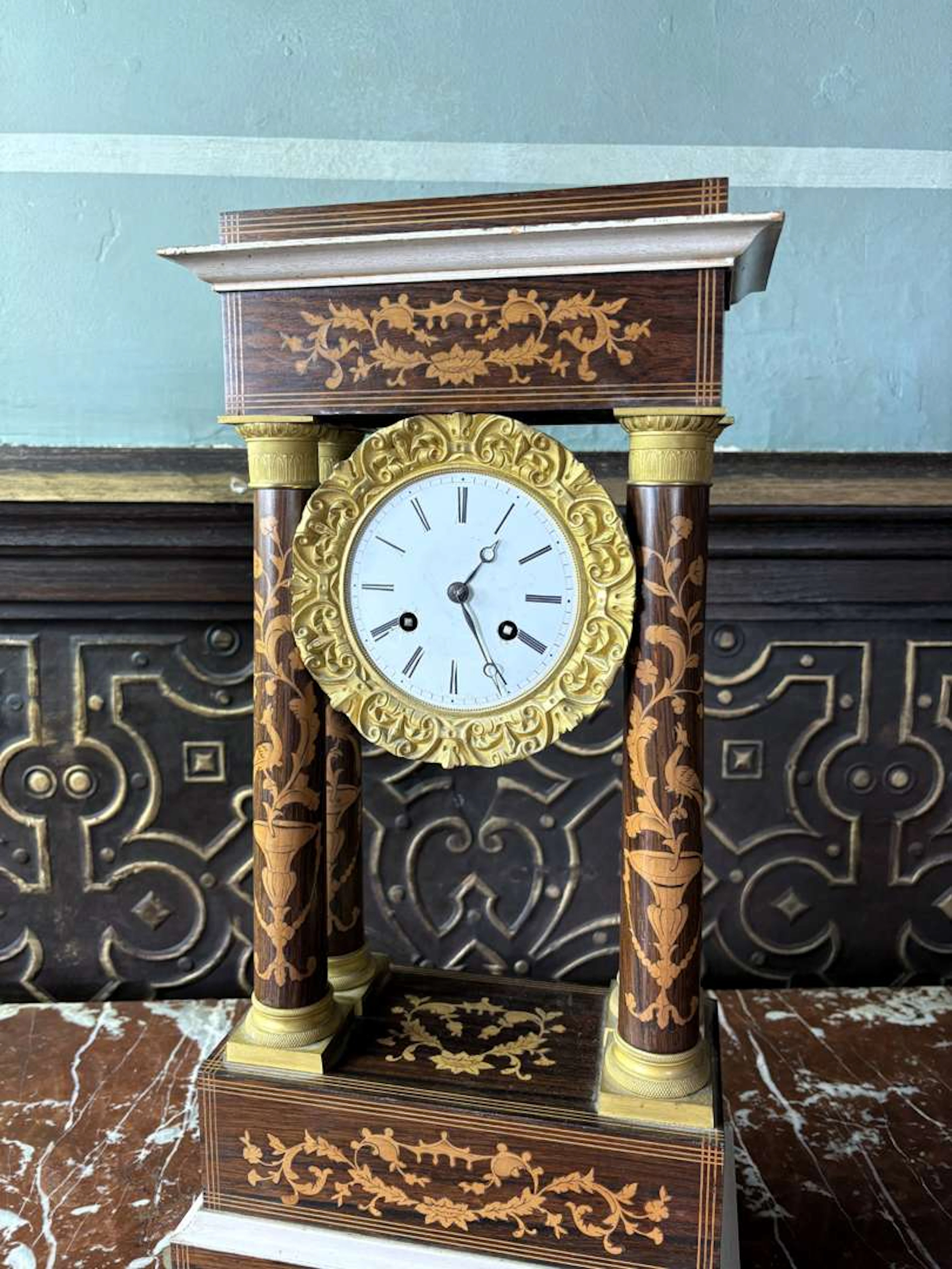 Pendulum clock, made of wood and gilded bronze
