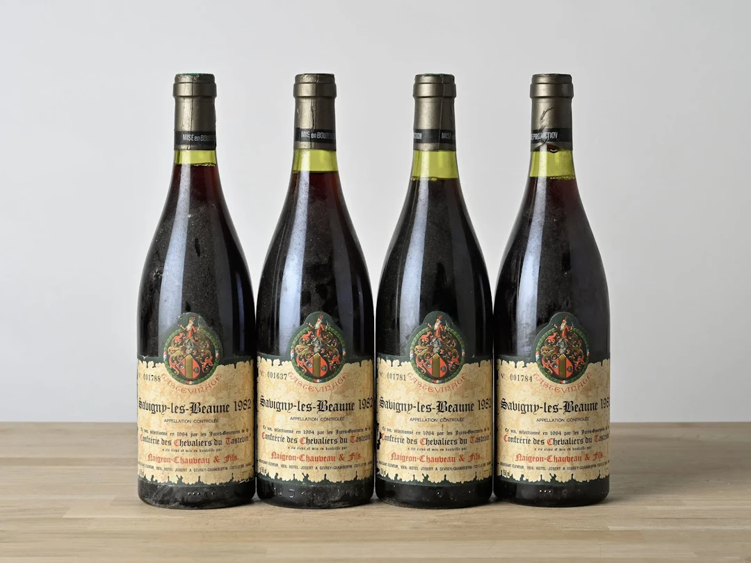 4 B SAVIGNY-LES-BEAUNE TASTEVINE ( 2 to 2 cm; 1 a.e.; 2 bott - Lot 17