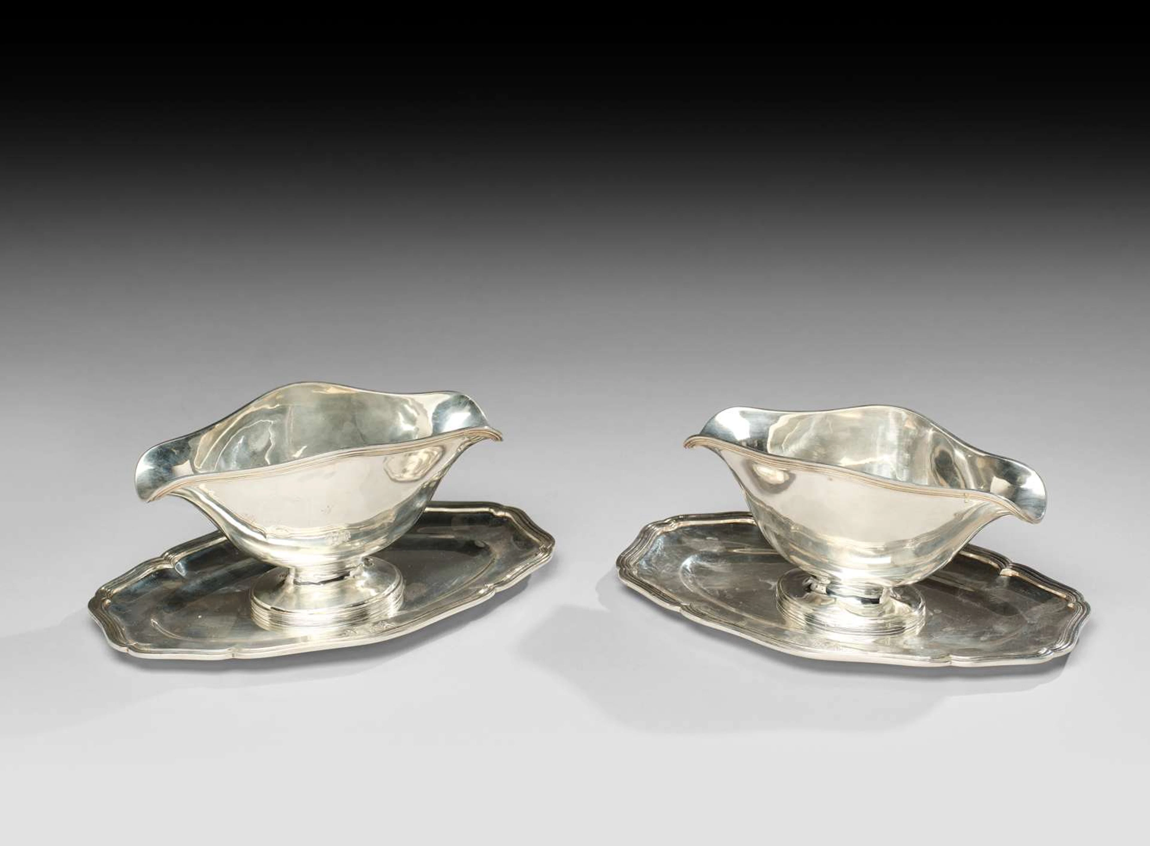 PAIR OF SAUCERS FEATURING COATS OF ARMS