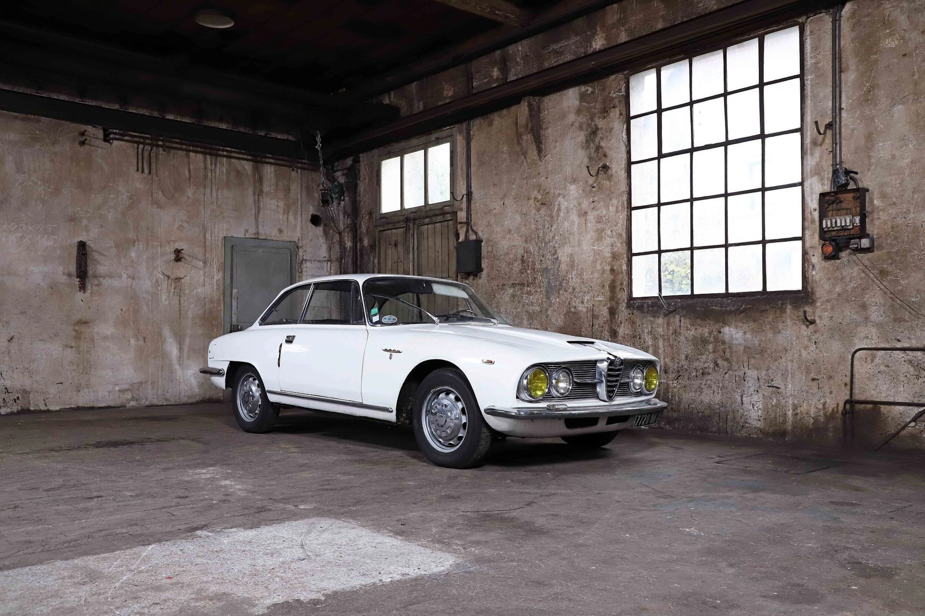 1966 - Alfa Romeo 2600 Sprint - Lot 73