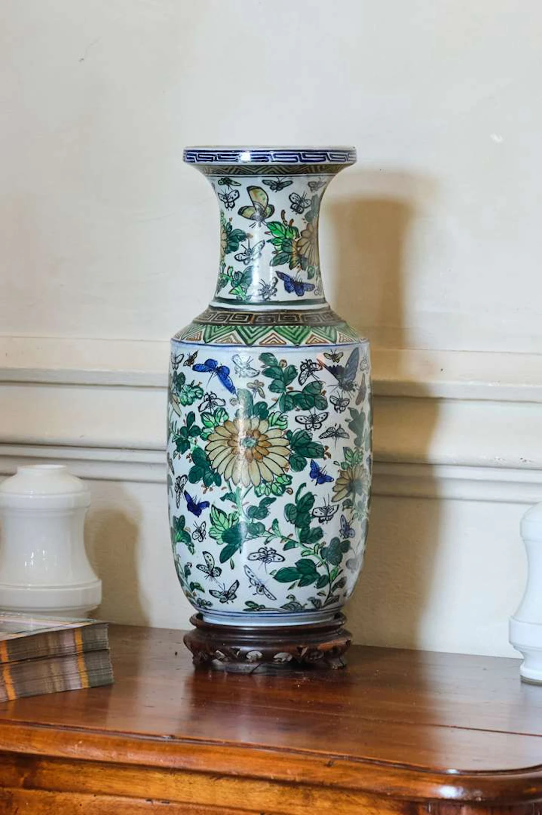 CHINA, Baluster-shaped earthenware vase