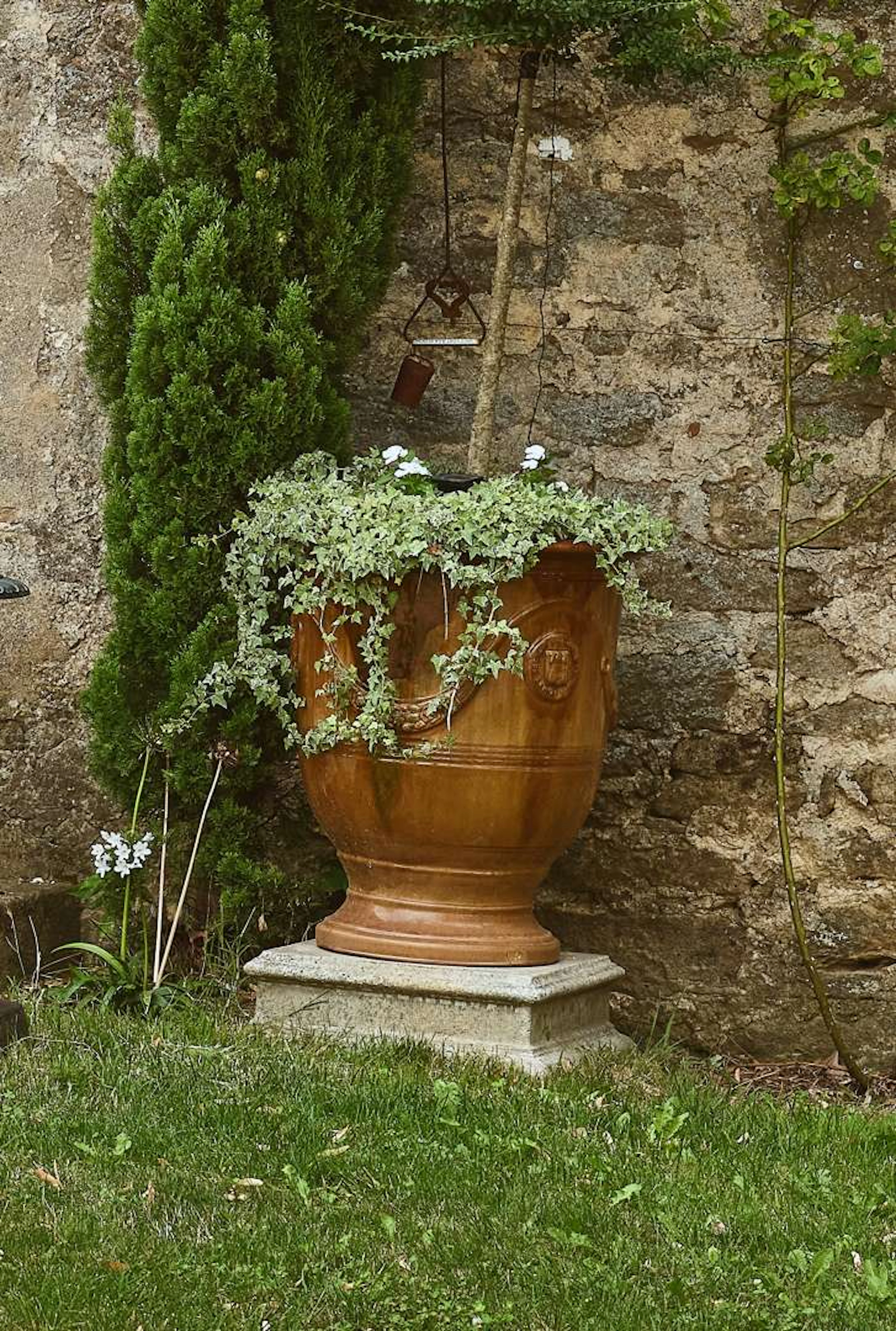 ANDUZE, La Madeleine Pottery, A pair of glazed terracotta vases