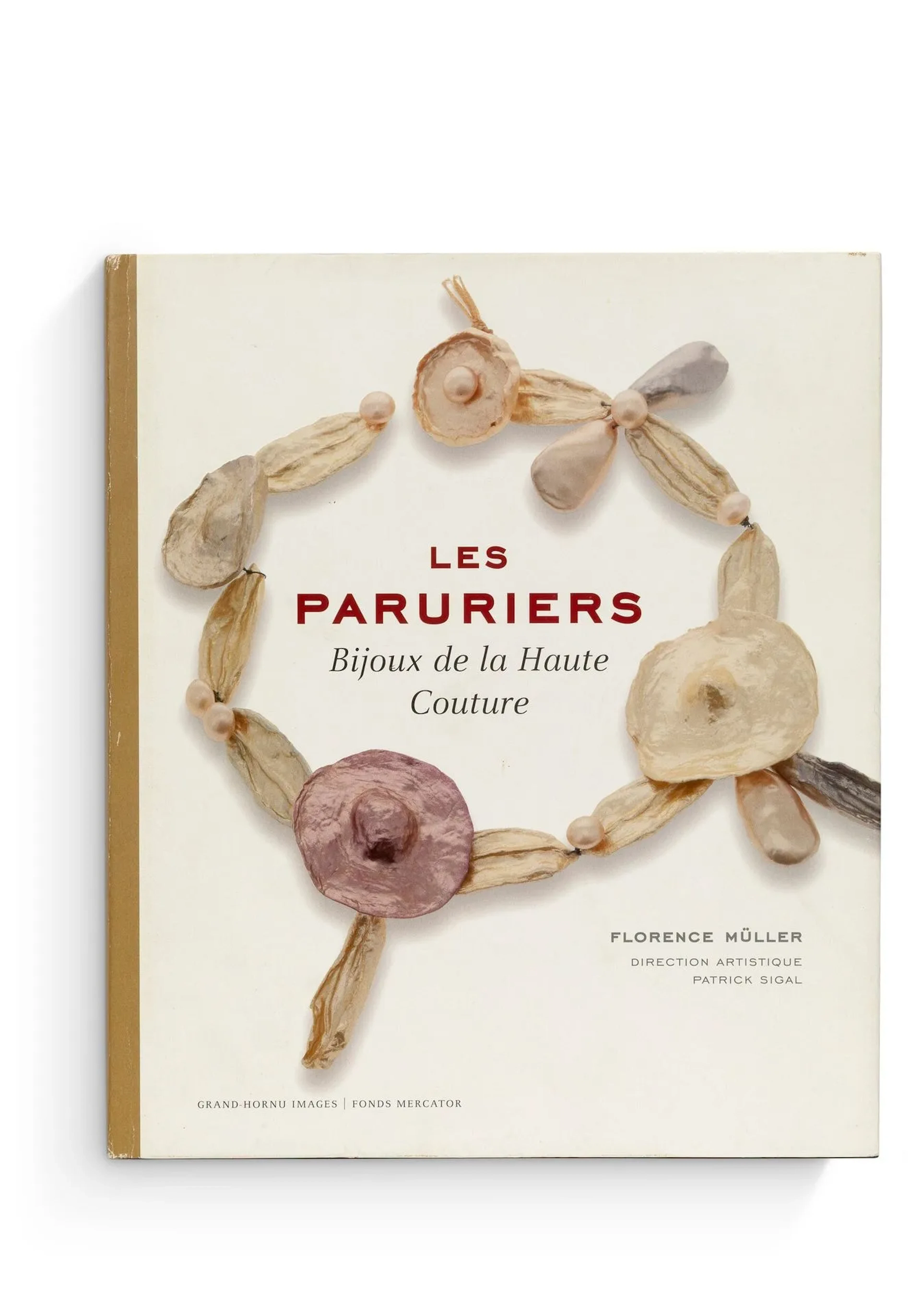 Les paruriers - Bijoux de la Haute Couture" book - Lot 262