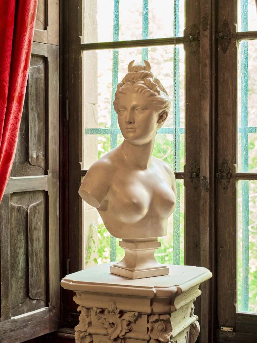 Diane, Plaster bust
