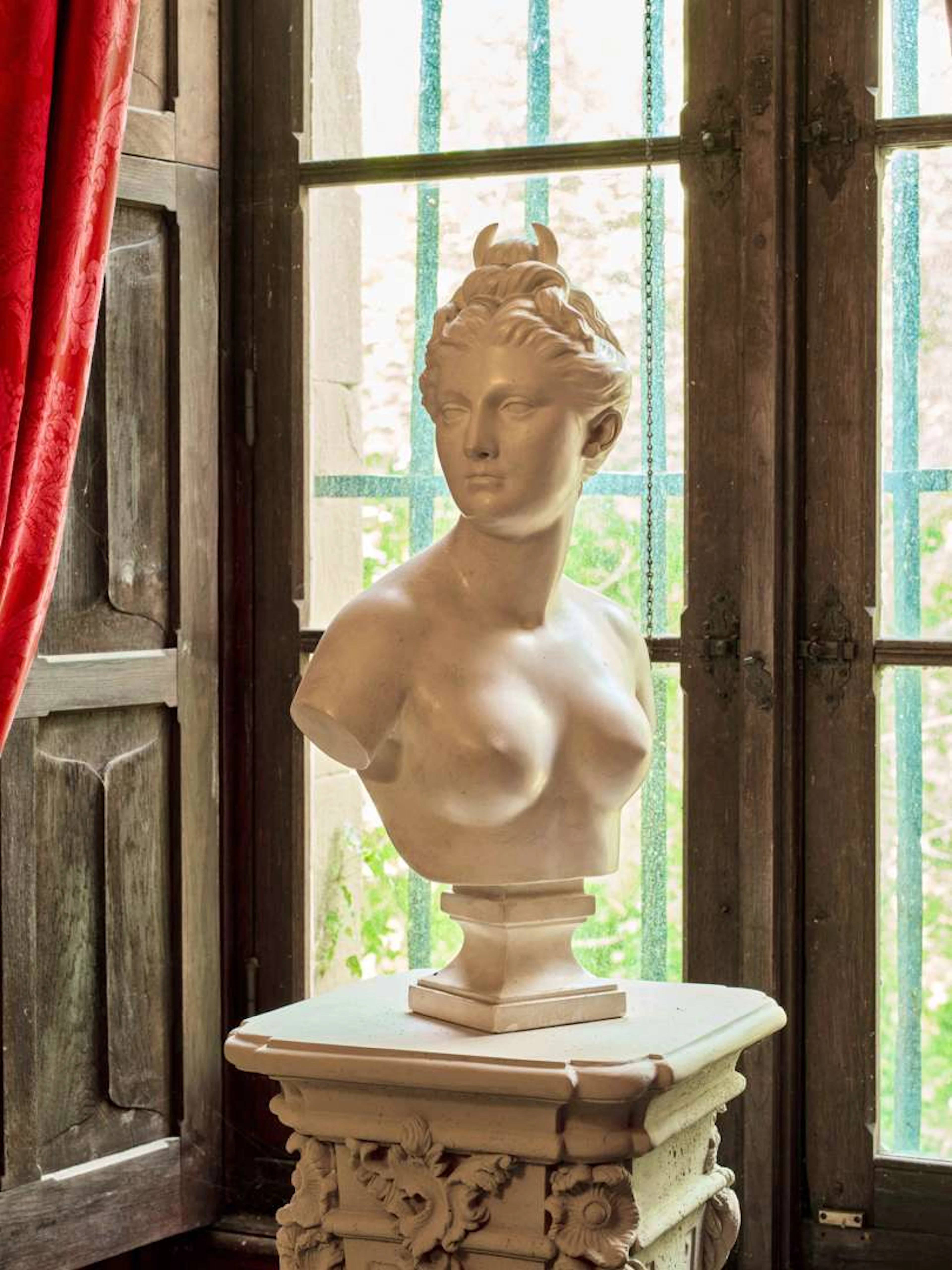 Diane, Plaster bust