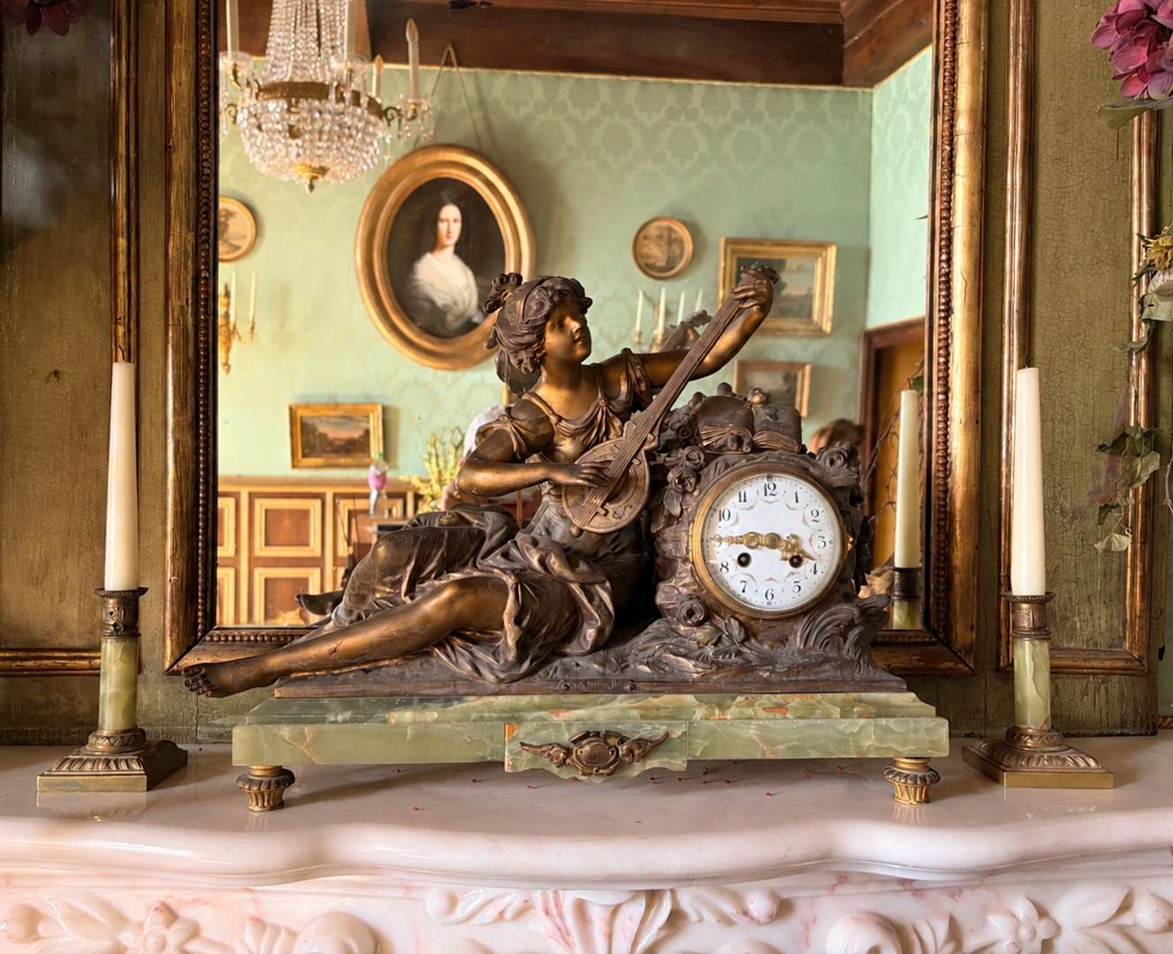 Music, Regule mantel clock
