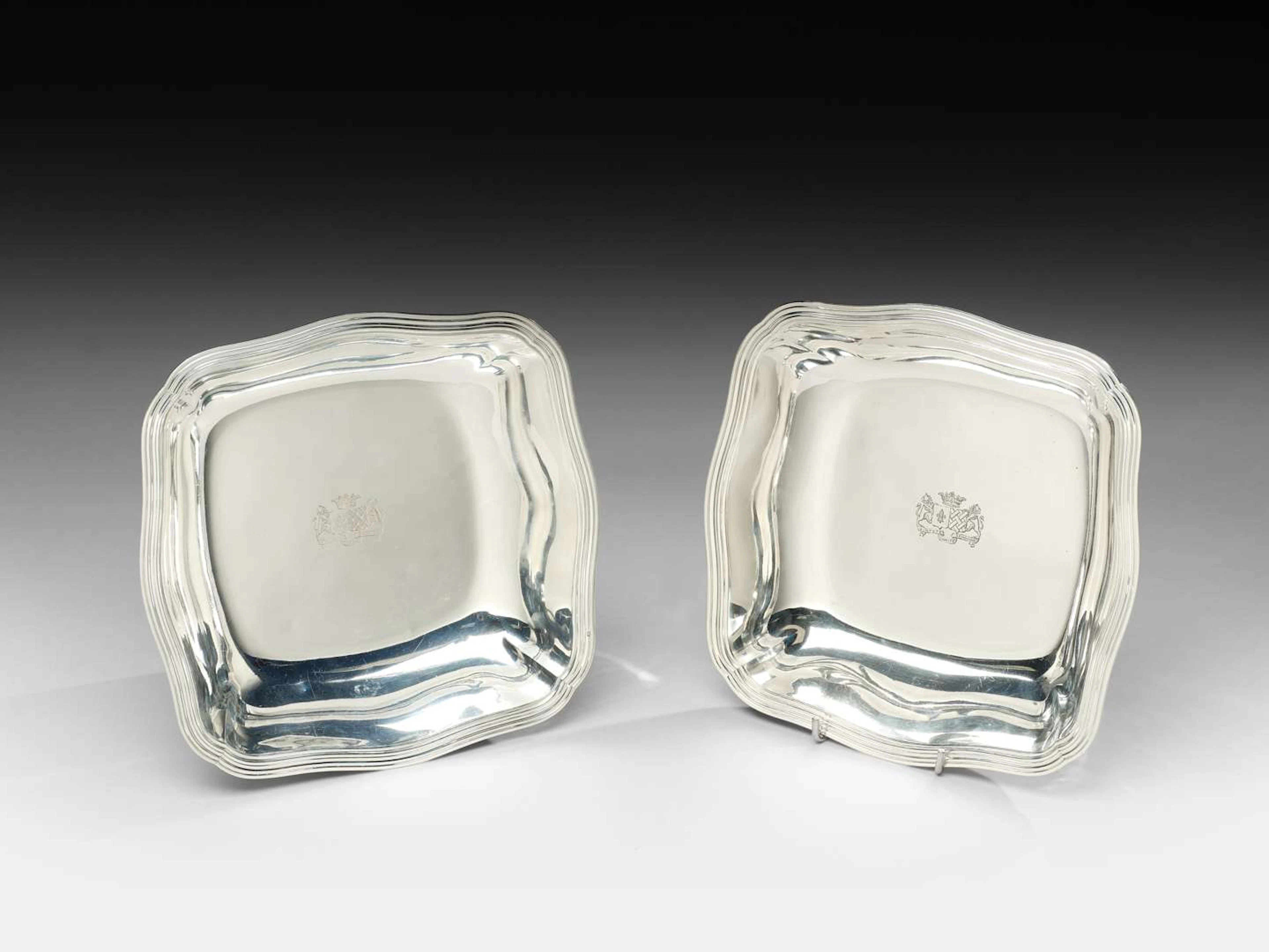 PAIR OF BOWLS FEATURING COATS OF ARMS