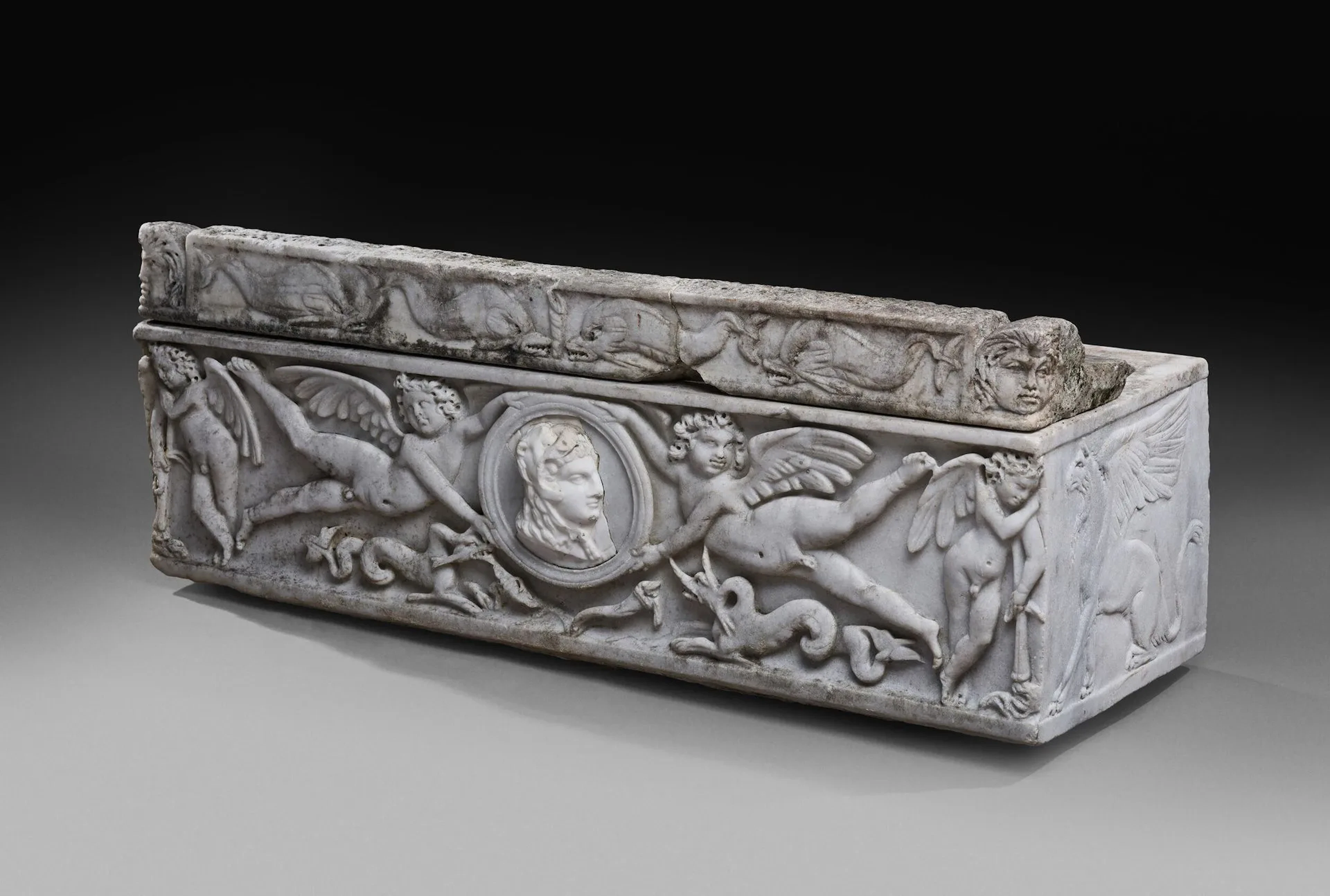 SMALL SARCOPHAGUS - Lot 67
