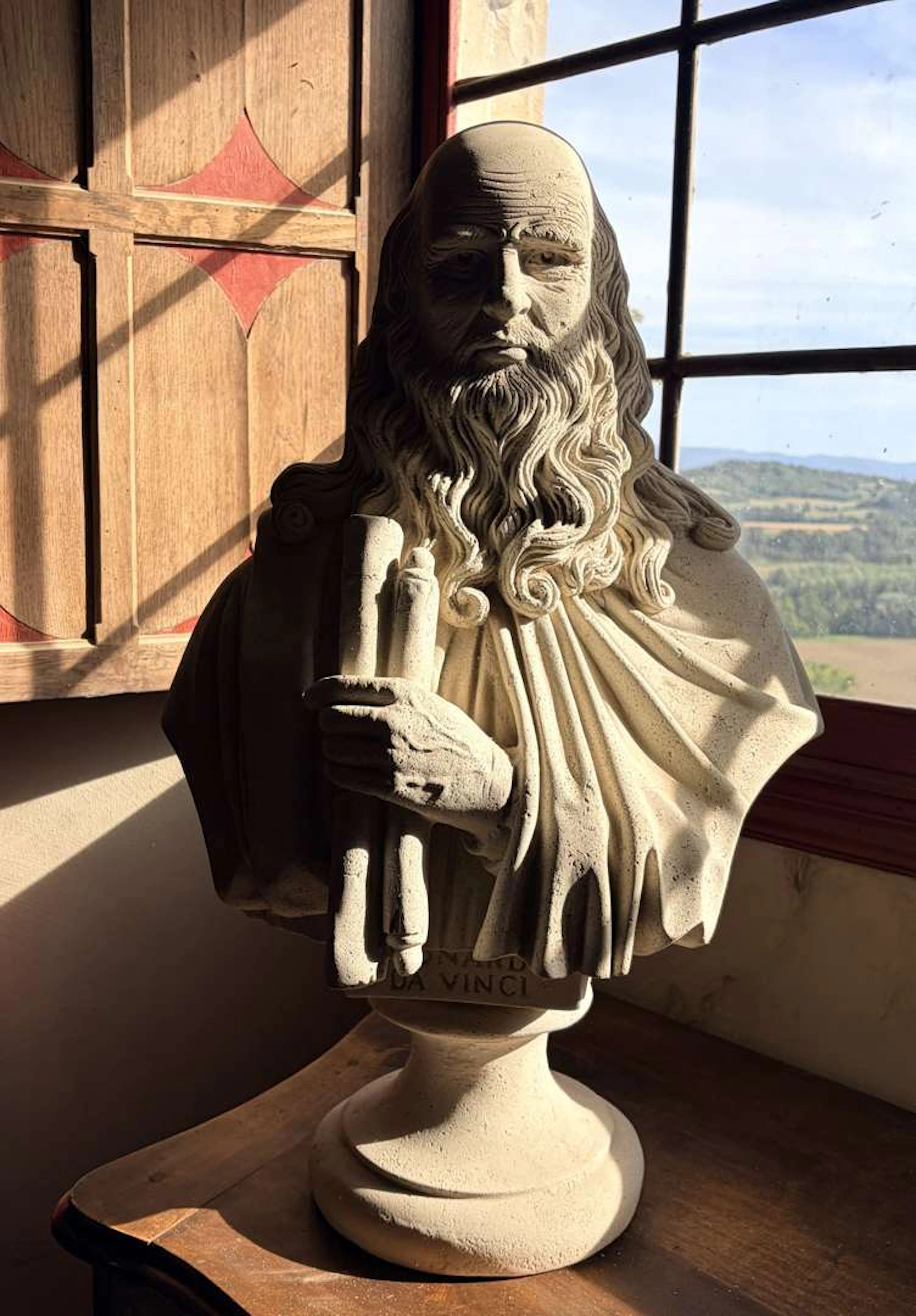 Leonardo da Vinci, Bust made of imitation reconstituted stone