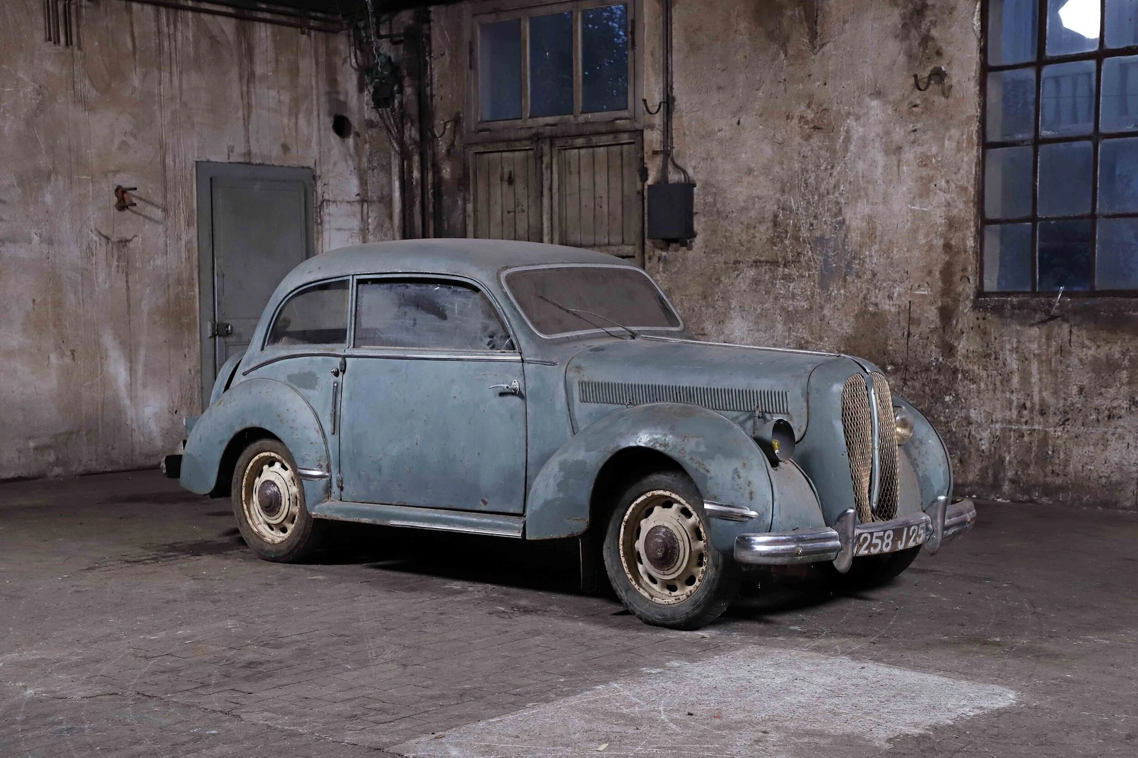 1948 - La Licorne 164 LR Coach - Lot 64