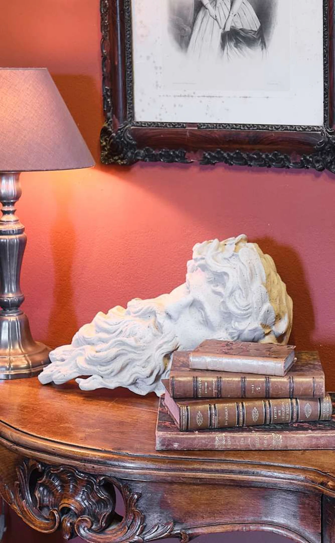 Neptune, Facing made of imitation reconstituted stone