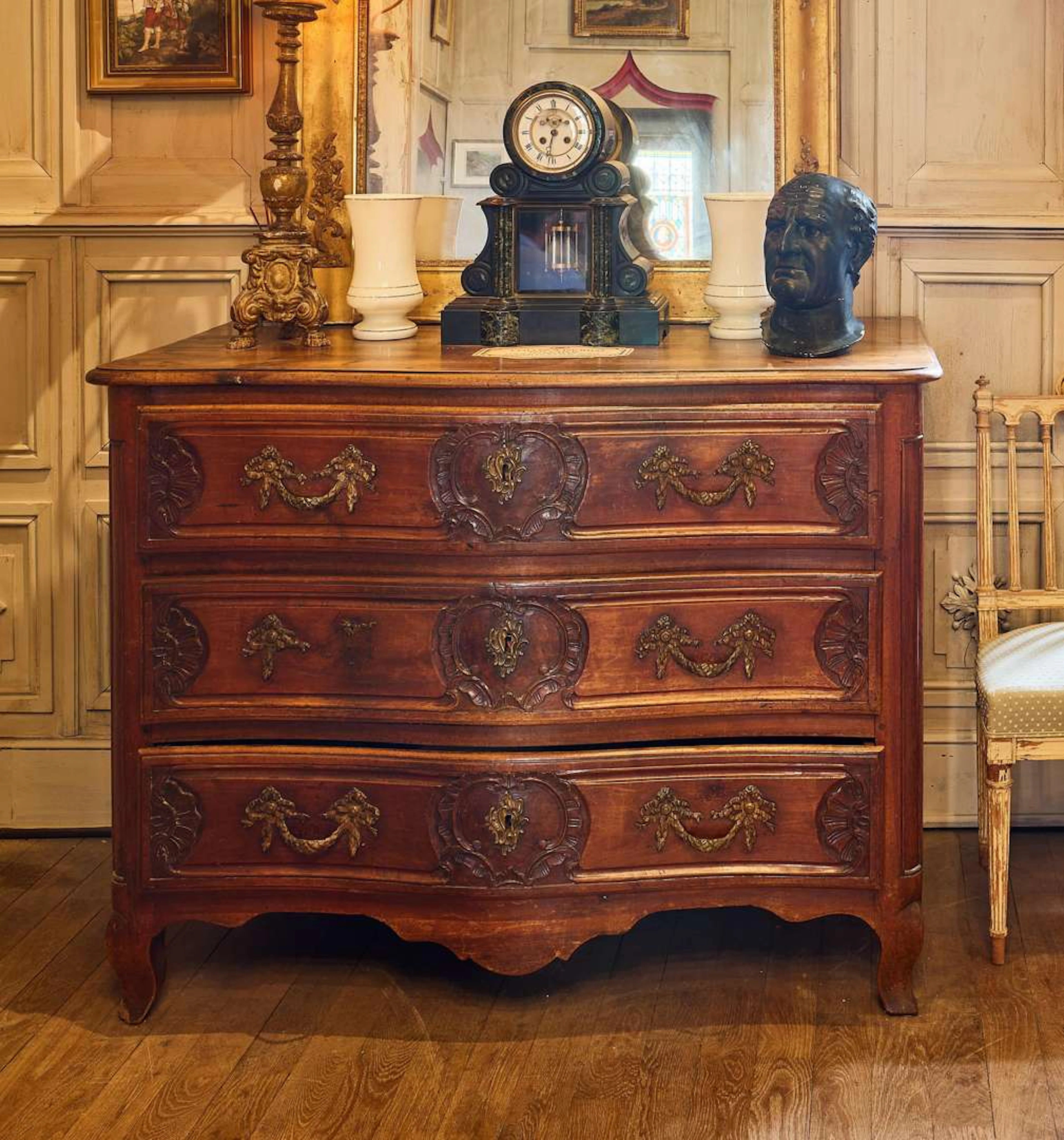 Curved Lyon-style chest of drawers, carved, moulded wood