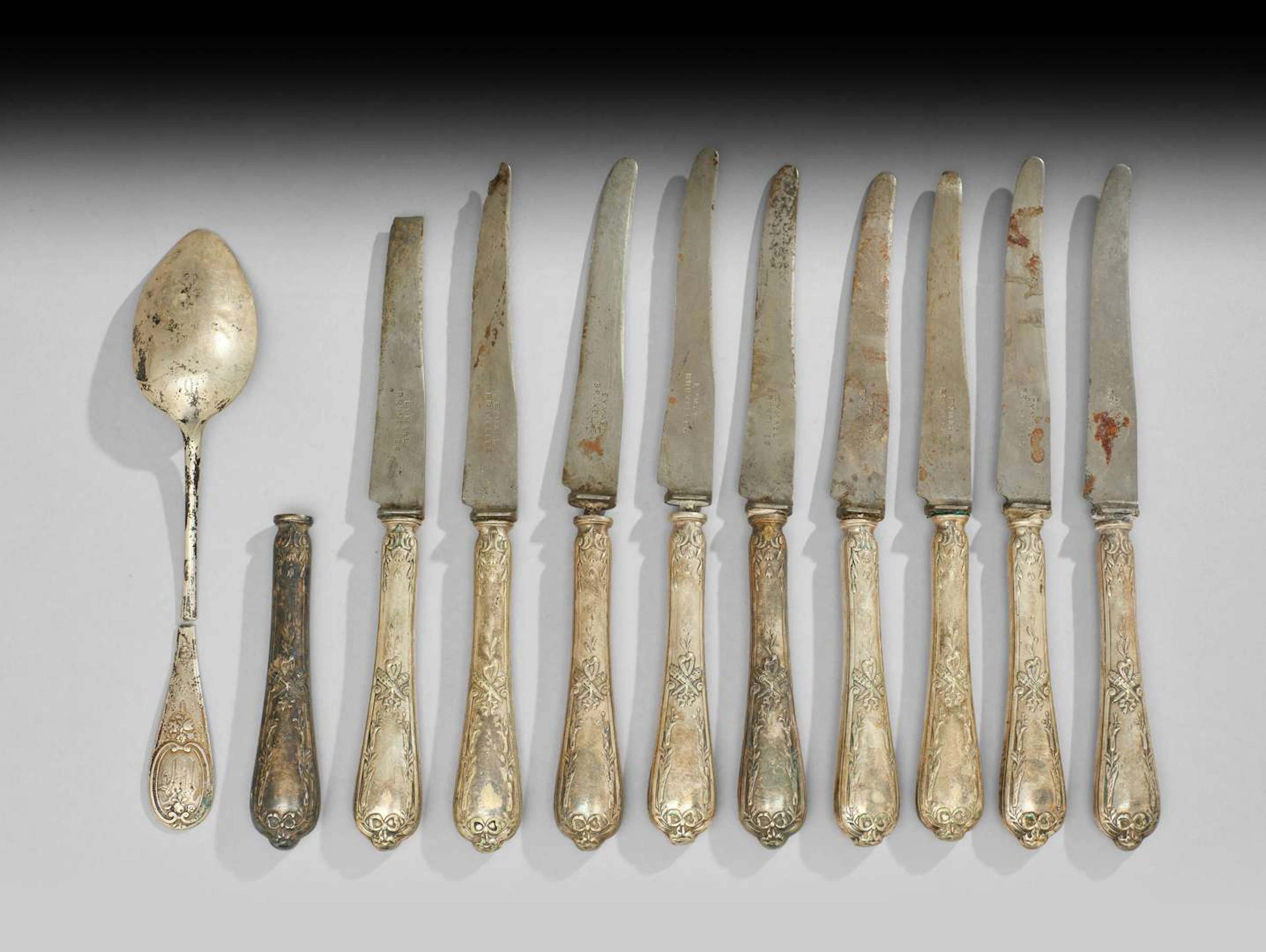 NINE KNIVES
