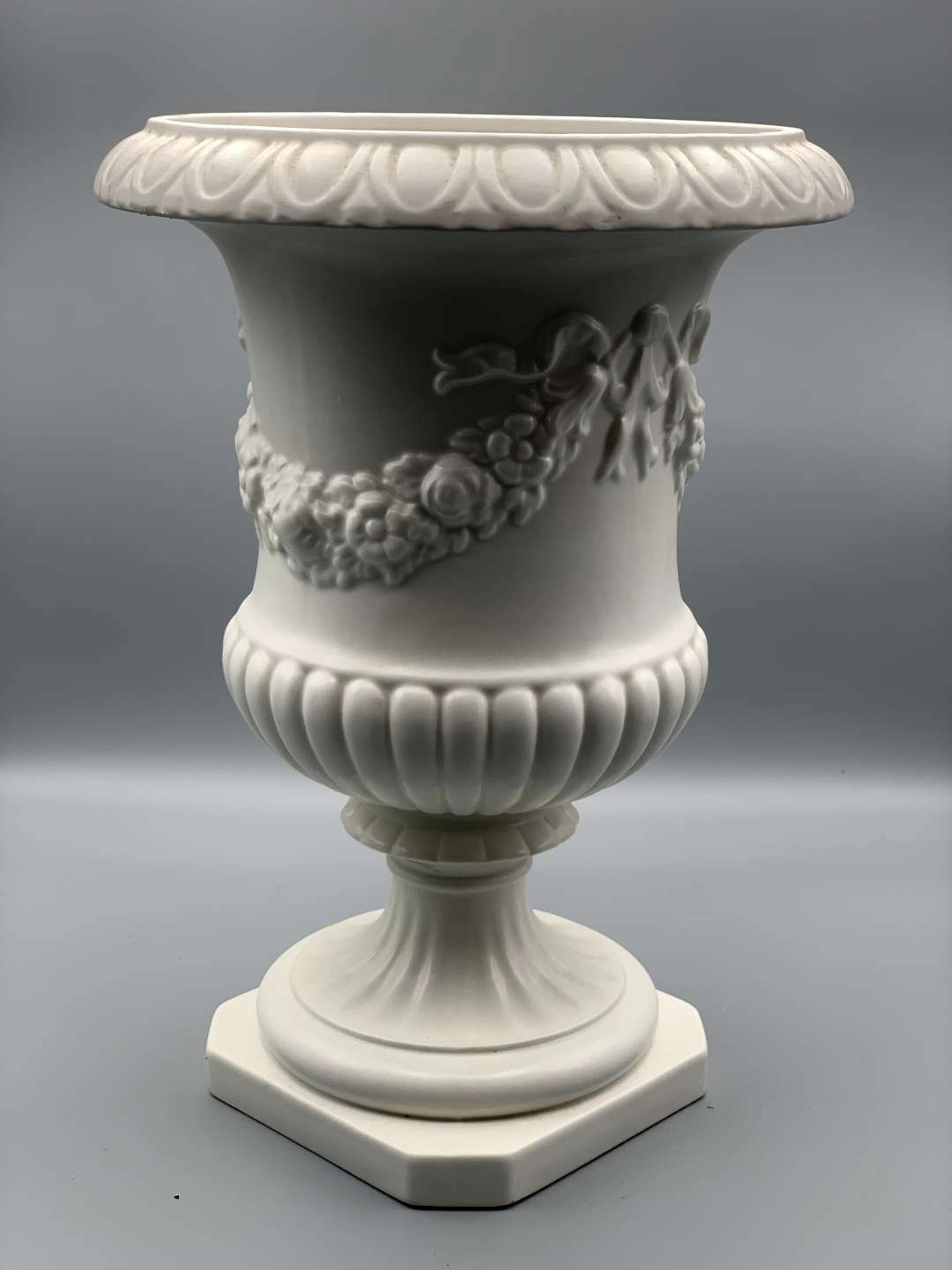 [MEDICI VASES], Three vases
