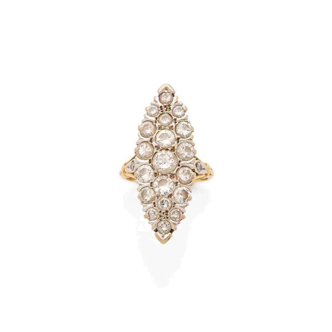 “NAVETTE” RING, Round brilliant-cut diamonds, 18 carat gold (750)