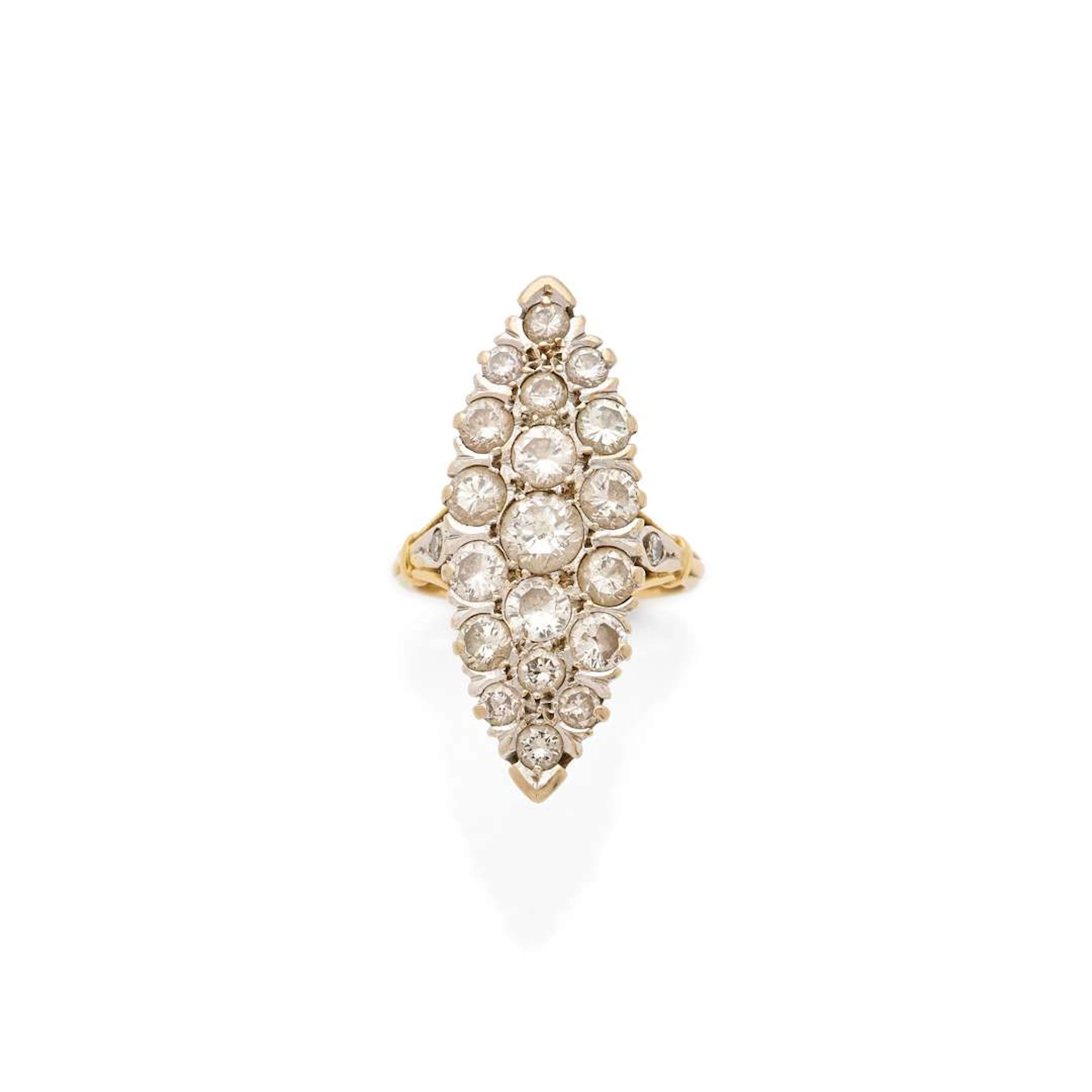 “NAVETTE” RING, Round brilliant-cut diamonds, 18 carat gold (750)