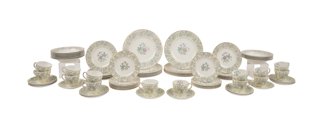 Wedgwood, "Wildflower" Pt Dinner Service for 12