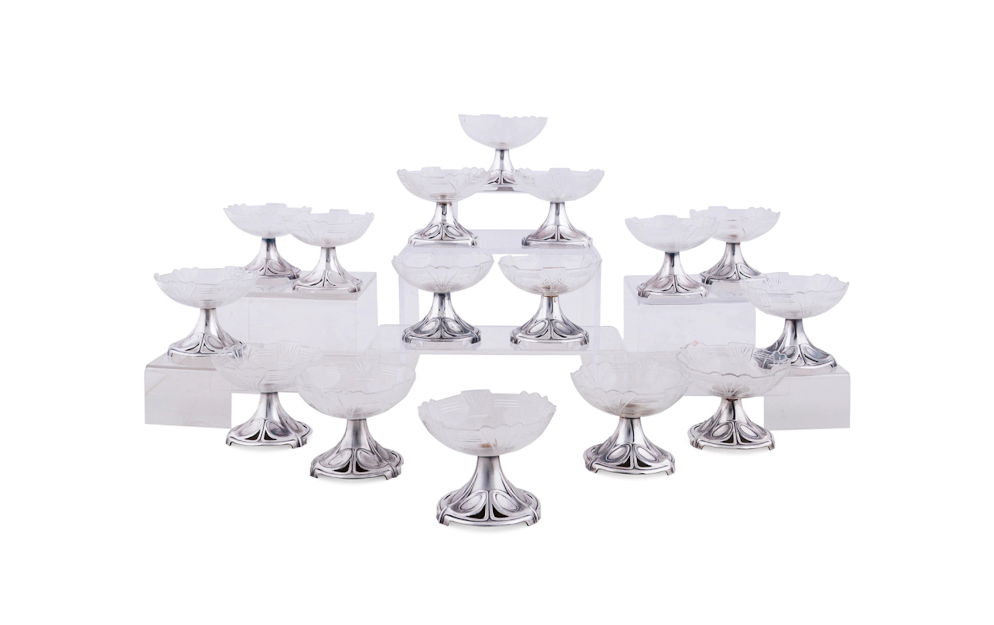 WMF, Set of 16 Art Nouveau Plate Ice Cream Dishes