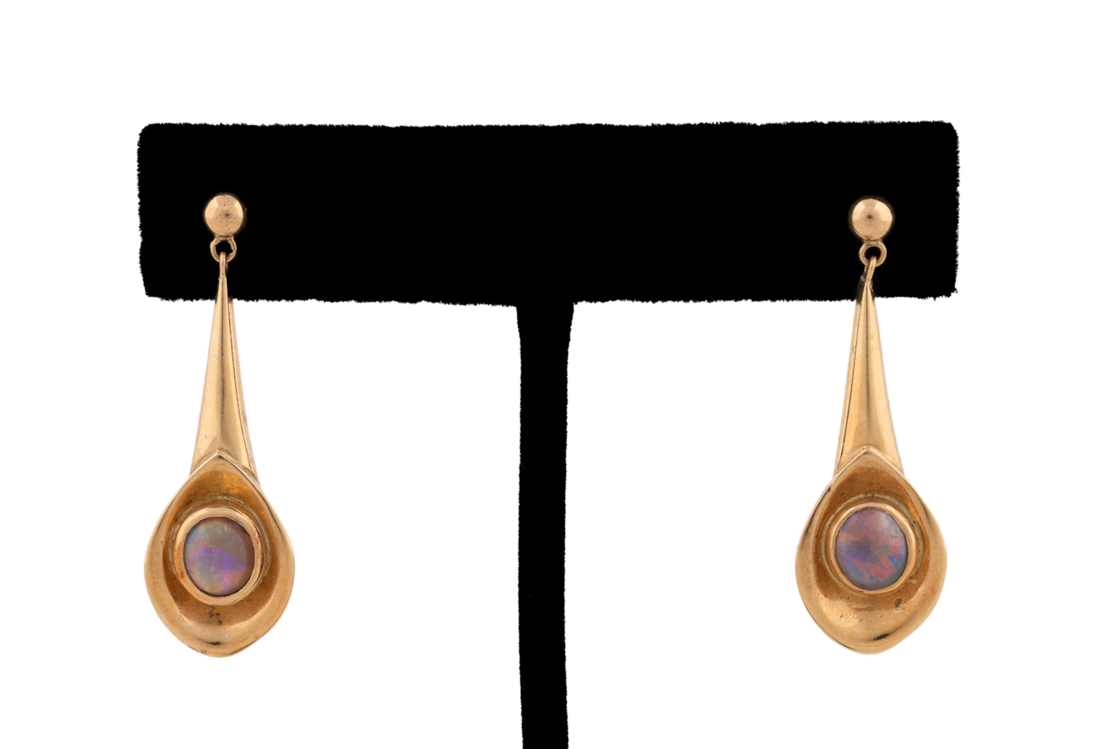 Modern Opal 18K Yellow Gold Dangle Earrings