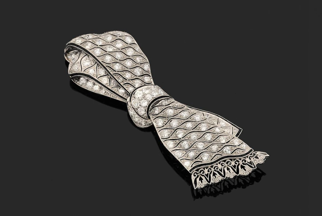 Broche Platine 850 millièmes et épingle en or gris 750 millièmes ajouré