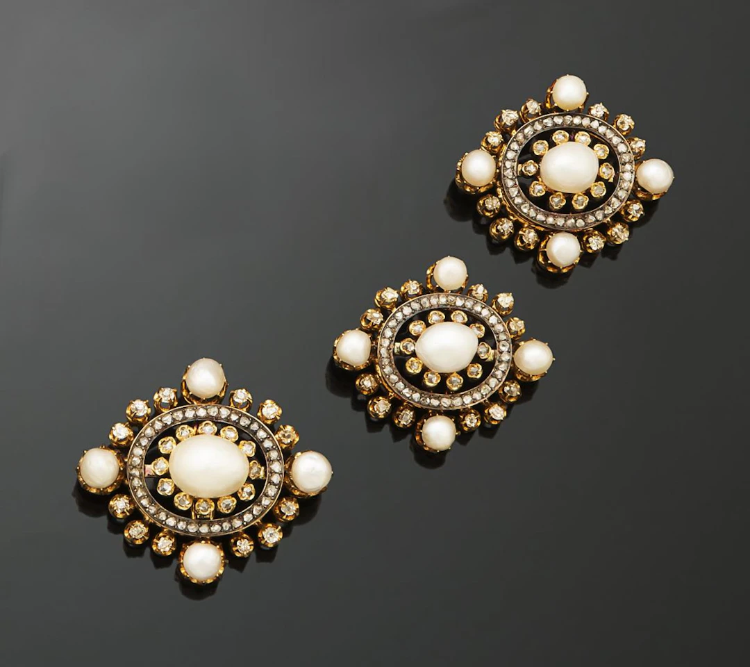 Ensemble comprenant trois motifs fleurs de forme ovale Or 750 millièmes