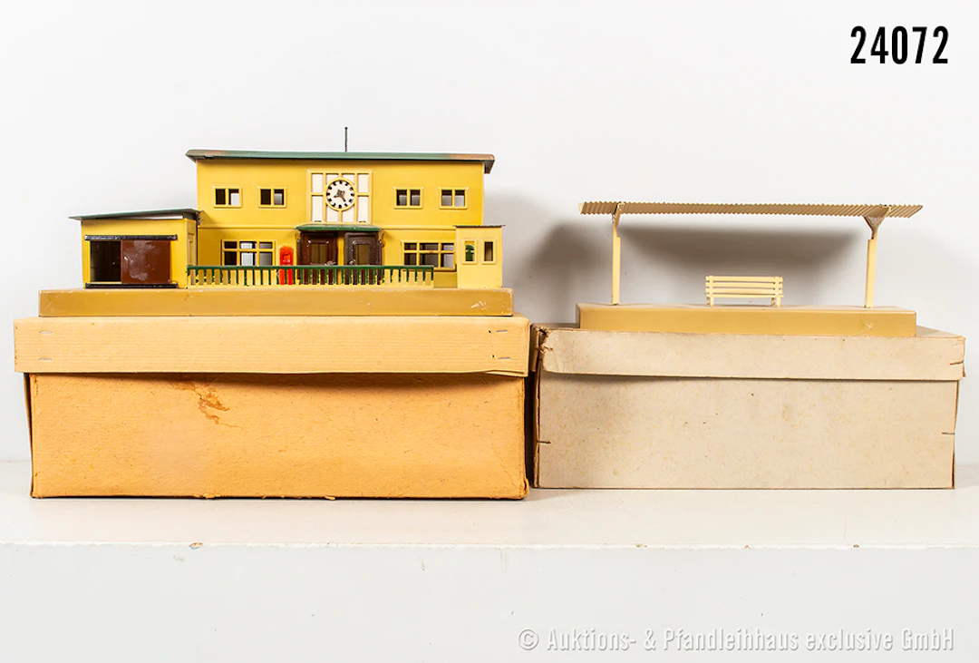 Märklin H0: 414, Typ 1, Bahnhof, 2 Befestigungslöcher & 422, Typ 4