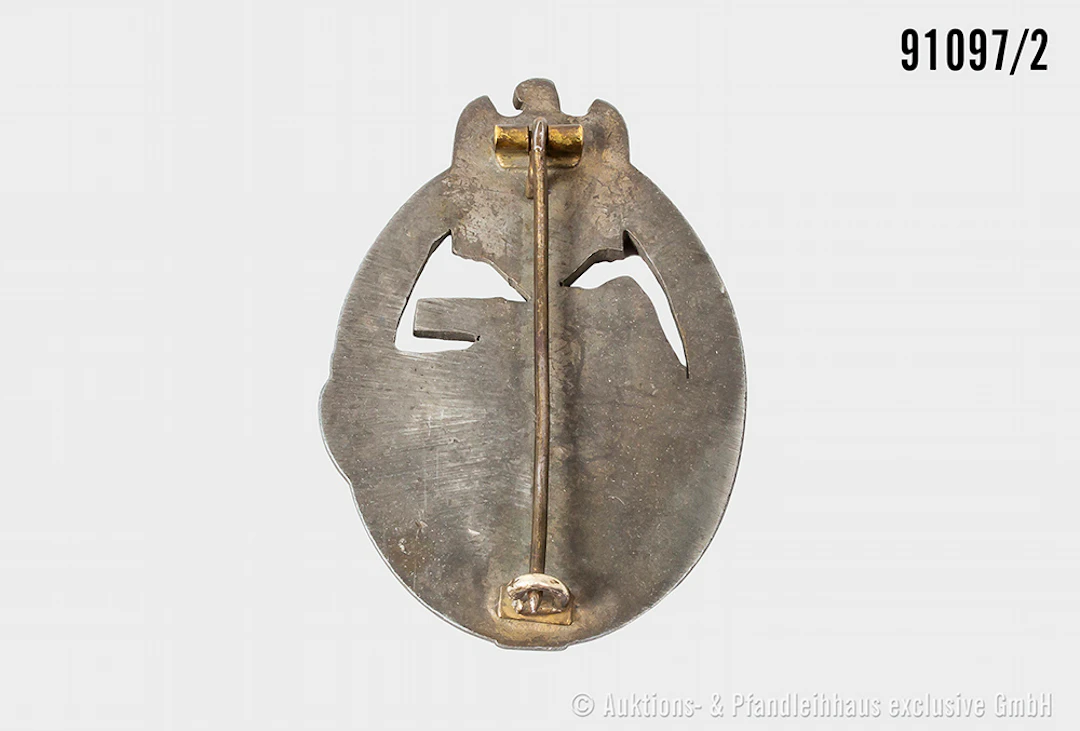 Panzerkampfabzeichen in Bronze, Zinkausführung, guter Zustand, mit Altersspuren
