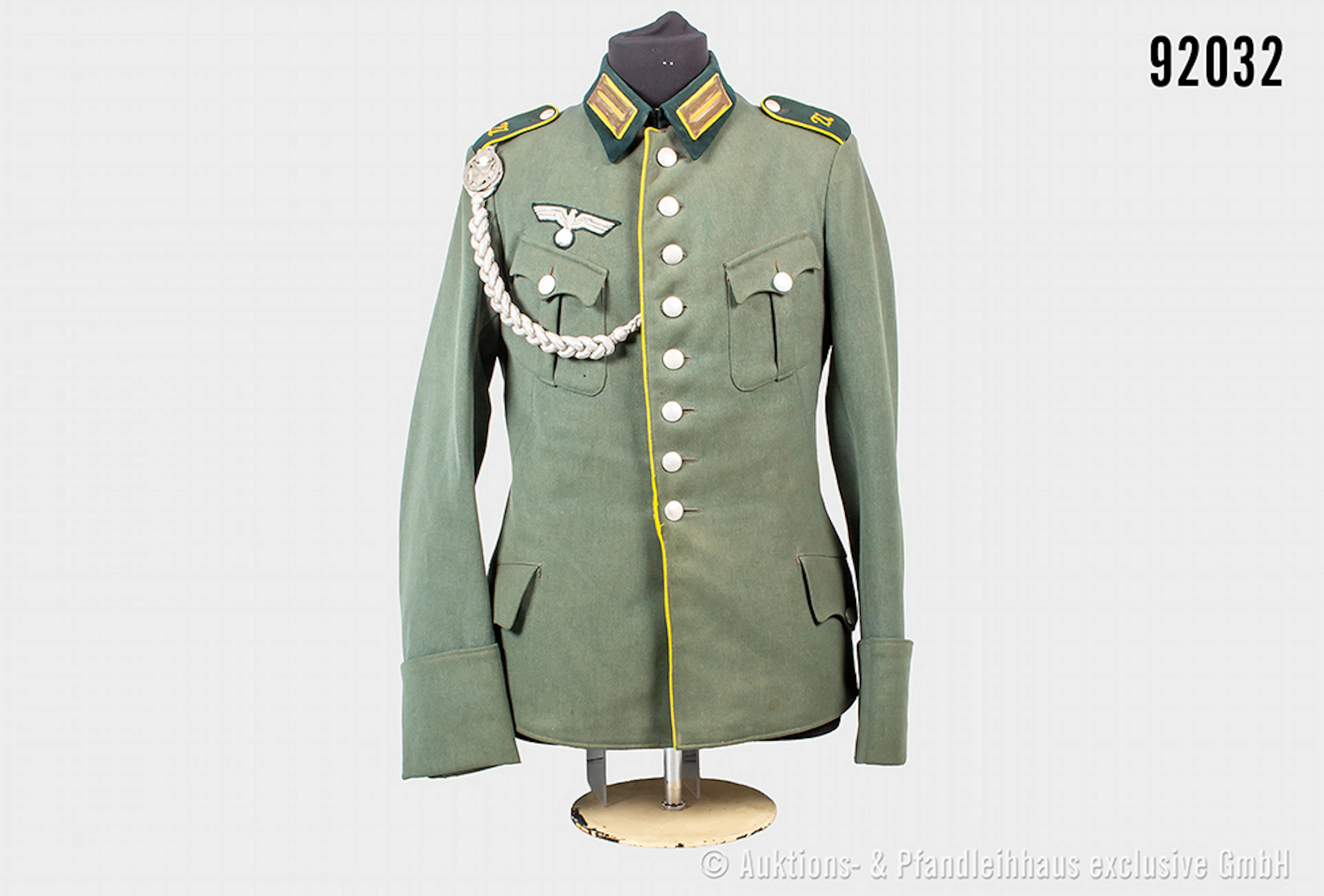 geschmückte Feldbluse der Nachrichtentruppe, Durchgriff für die Seitenwaffe