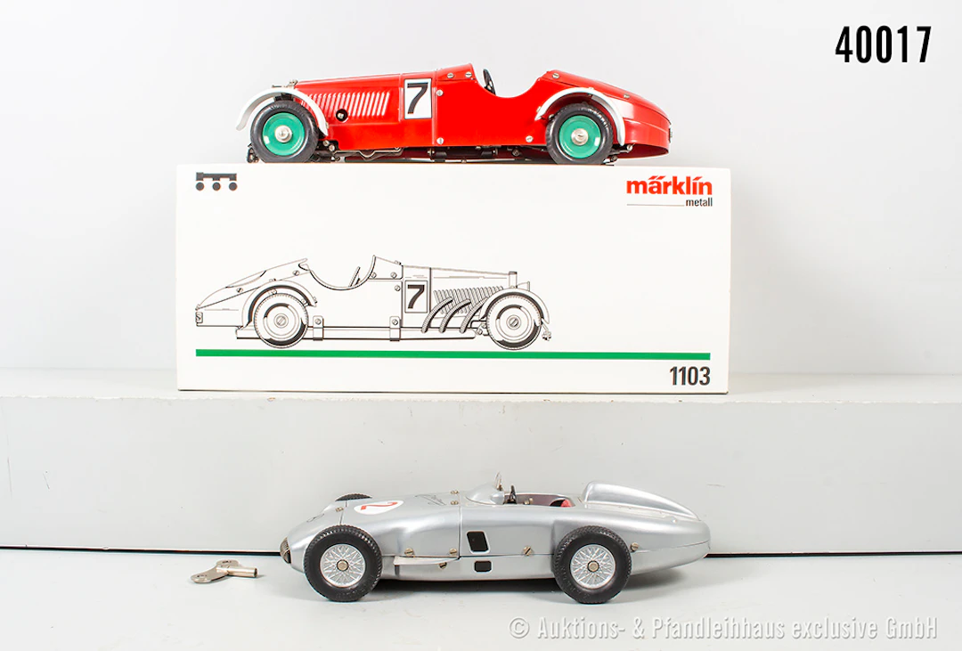 2 Märklin Rennwagen, 1103 und Mercedes-Benz Silberpfeil mit Signet