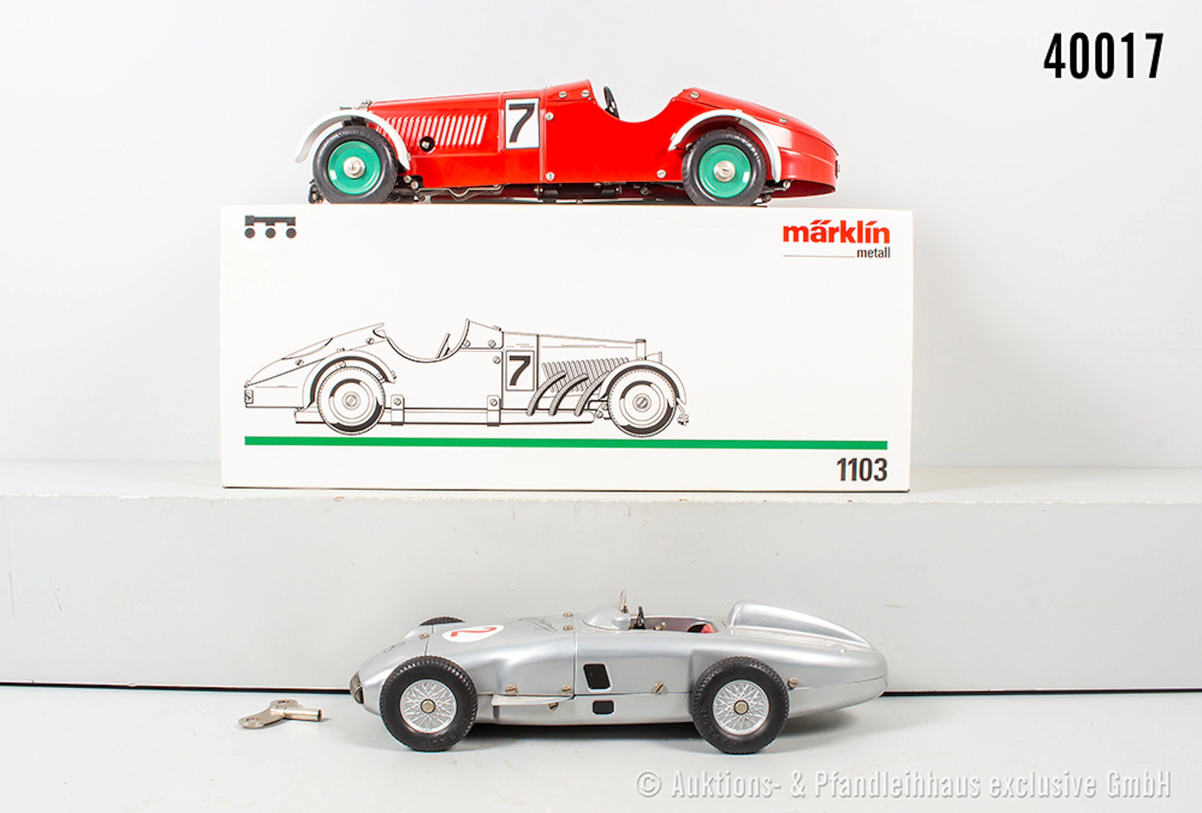 2 Märklin Rennwagen, 1103 und Mercedes-Benz Silberpfeil mit Signet