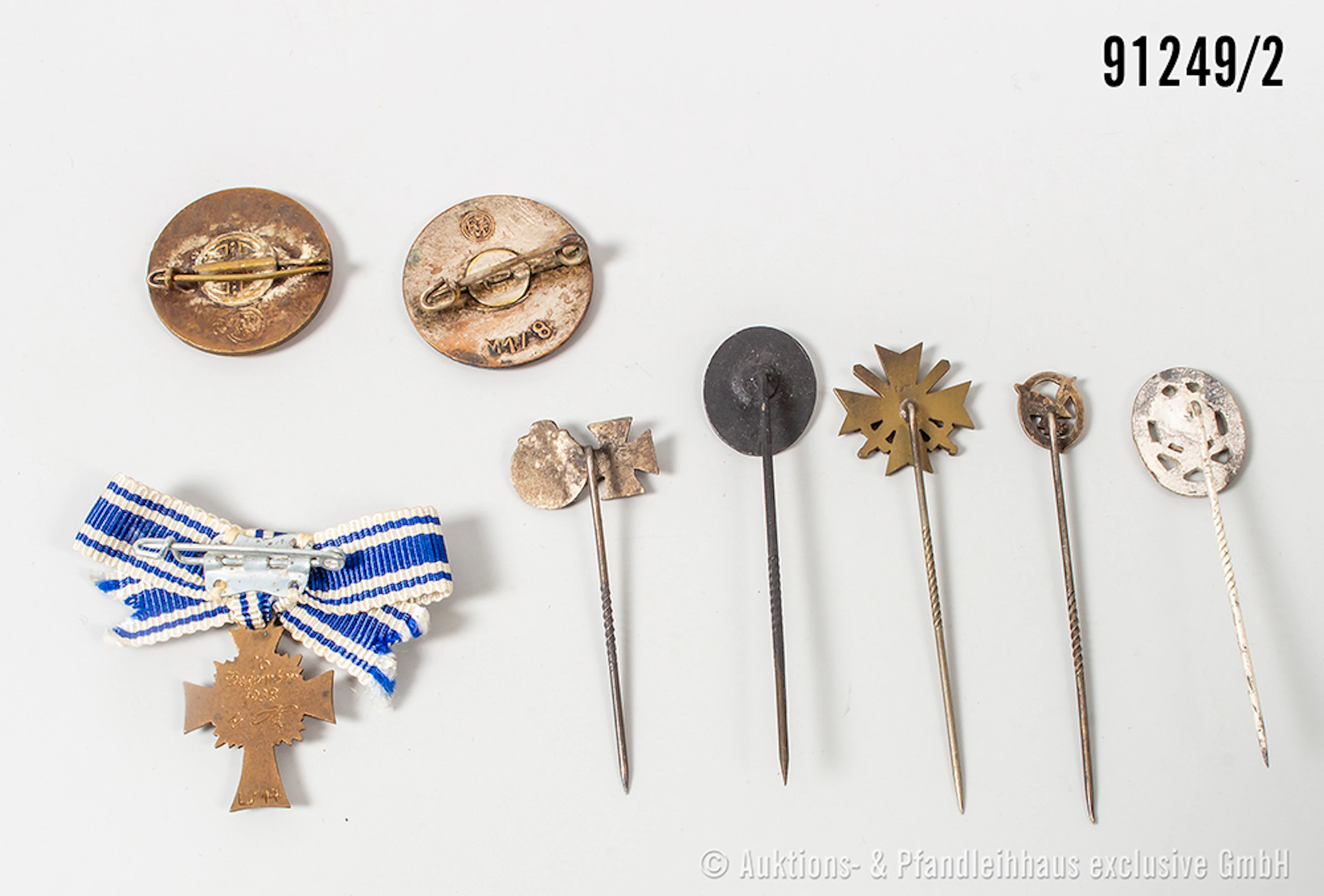 Konv. 2 NSDAP Parteiabzeichen, sowie Miniatur zum Mutterkreuz in Bronze