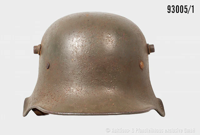 Stahlhelm, Modell 1918, mit Ohrenausschnitt, kompl. mit Innenfutter