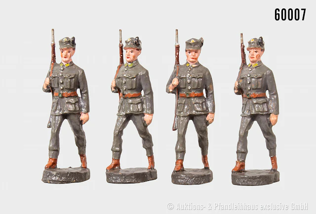 Elastolin ungemarkt, österreichische Heimwehr Figuren im Marsch, Masse