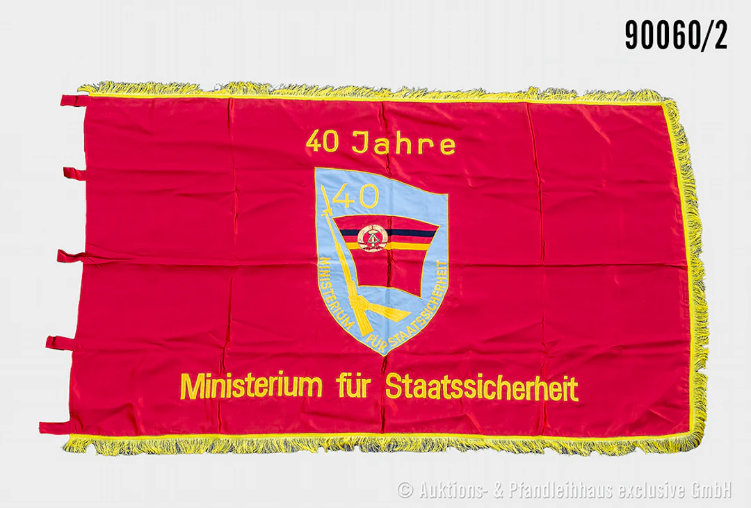 DDR-Fahne, MfS mit Fransen, beidseitig bestickt "40 Jahre Ministerium