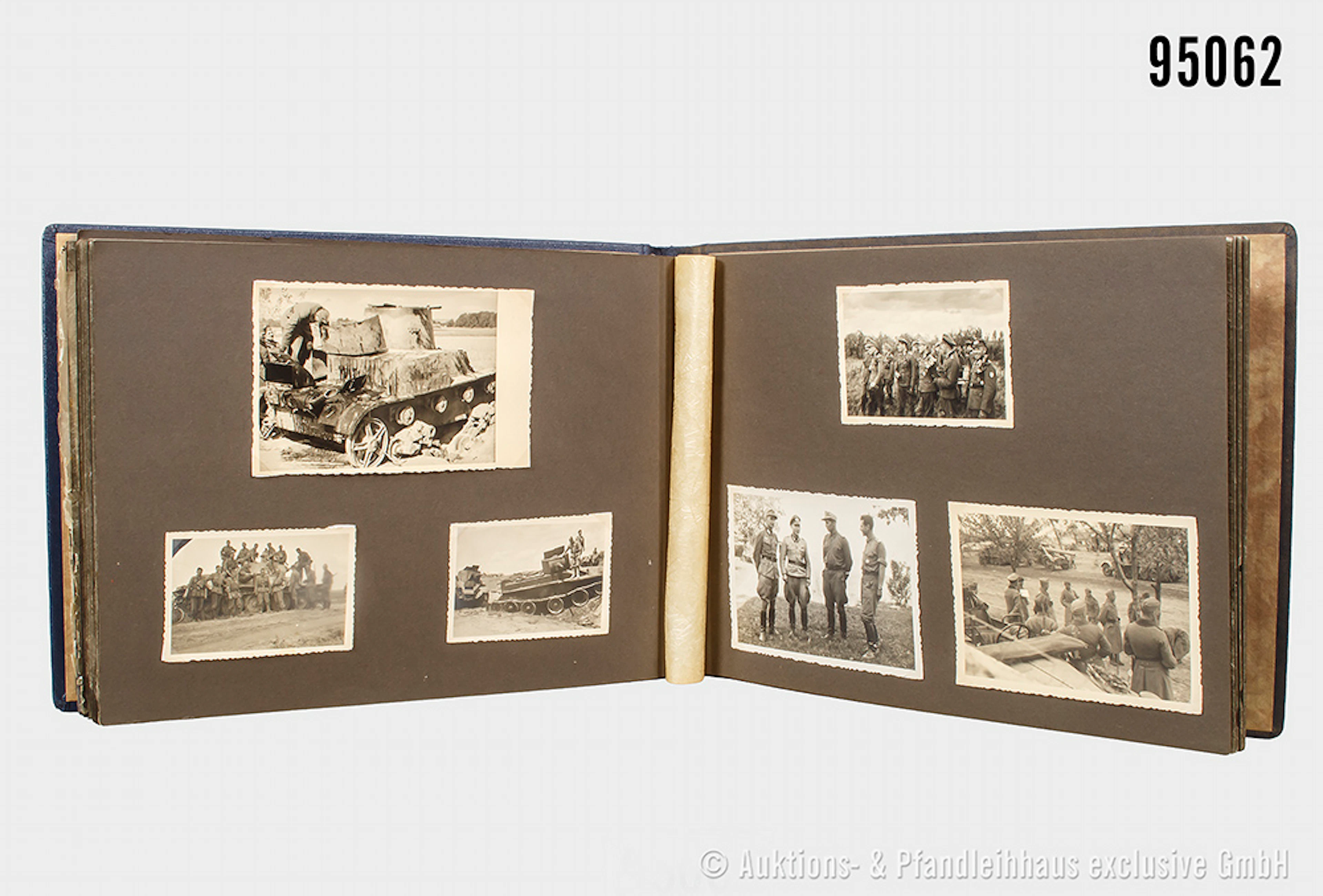 Fotoalbum eines Soldaten im A.R. 13, Einband mit aufgelegtem Stahlhelm