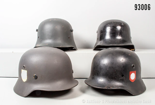 Konv. der Stahlhelme, versch. Epochen, 3x mit Innenfutter und Kinnriemen