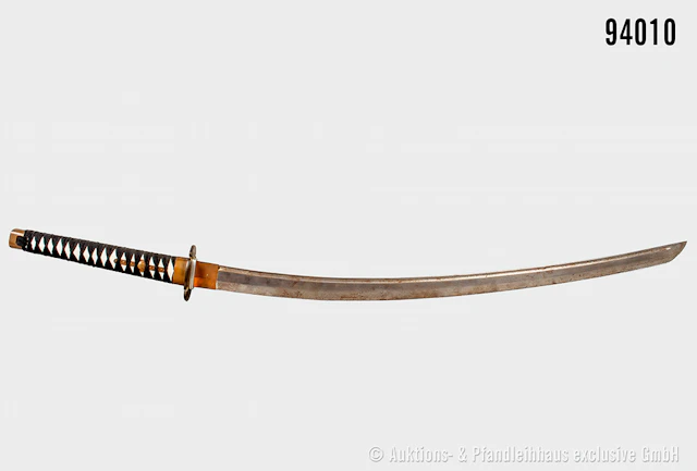 Japan, Katana ohne Scheide, die Klinge teilw. flugrostig, L ca. 99