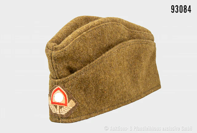 Schiffchen RAD, komplett mit Abzeichen, guter Zustand mit Altersspuren