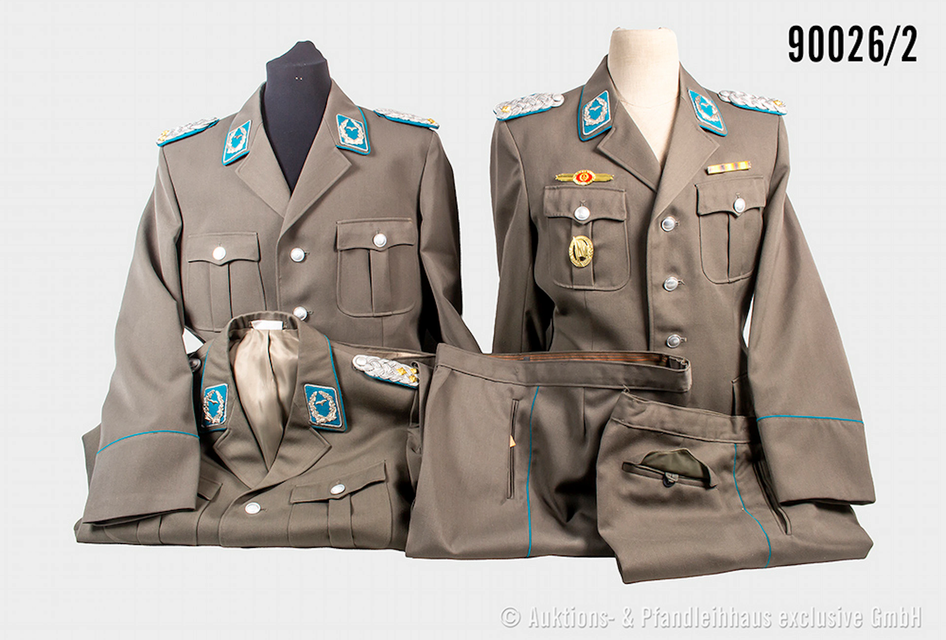 Konv. 10 Uniformen NVA Luftstreitkräfte (Hosen und Jacken), diese