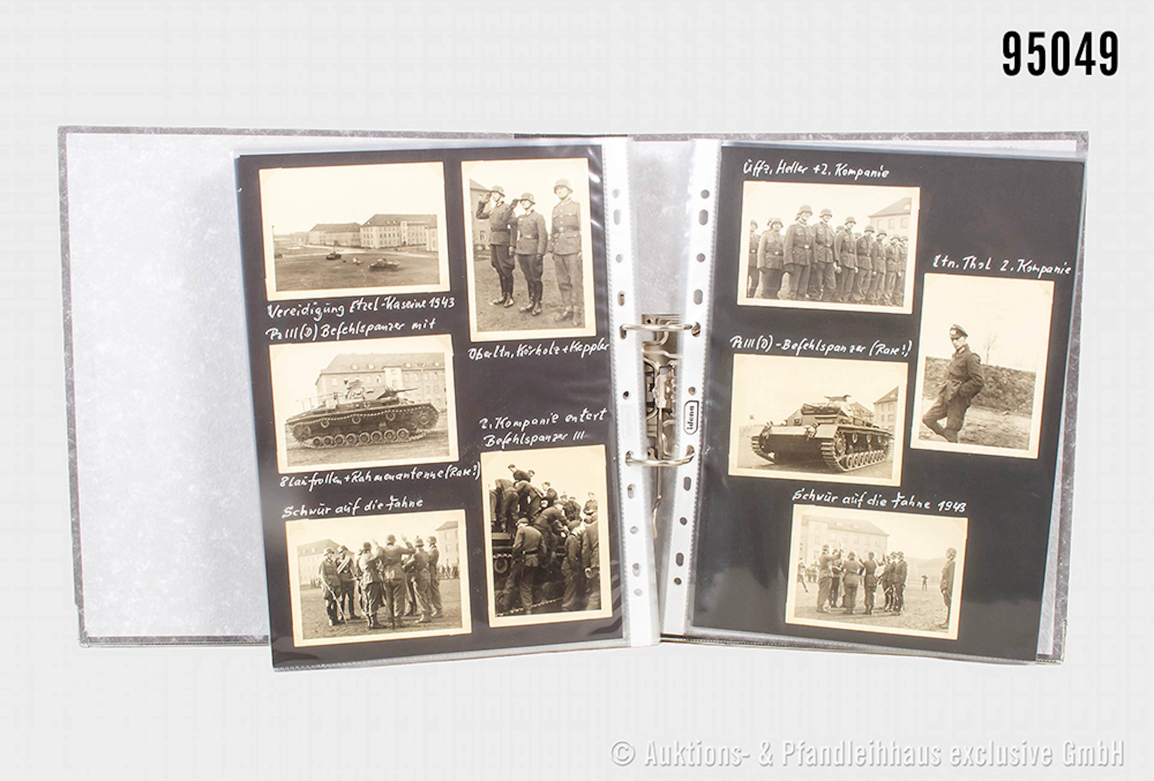 Konv. lose Fotoalbum-Seiten in einen Ordner abgeheftet, eines Soldaten