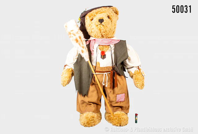 Großer Teddy von Hermann, hellbraunes Fell, Bayerische Tracht (Lederhose)