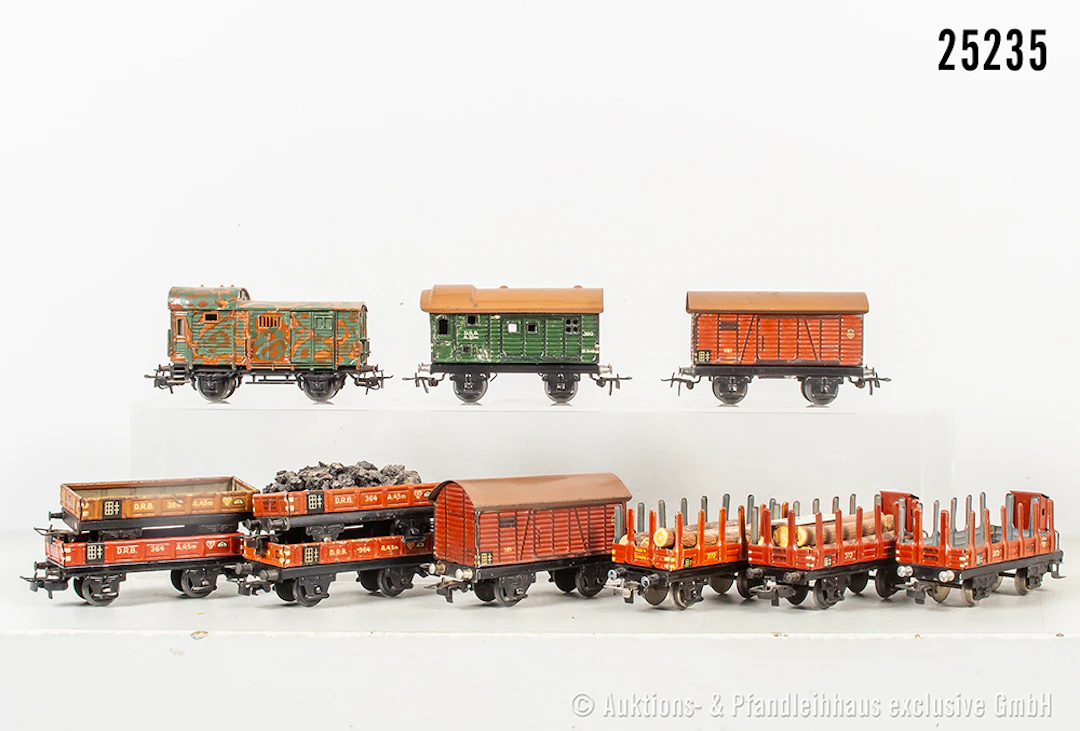 Märklin H0, Güterwagen: 3x 372, 4x 364, 2x 381, 390, 310 Camouflage-Umlackierung