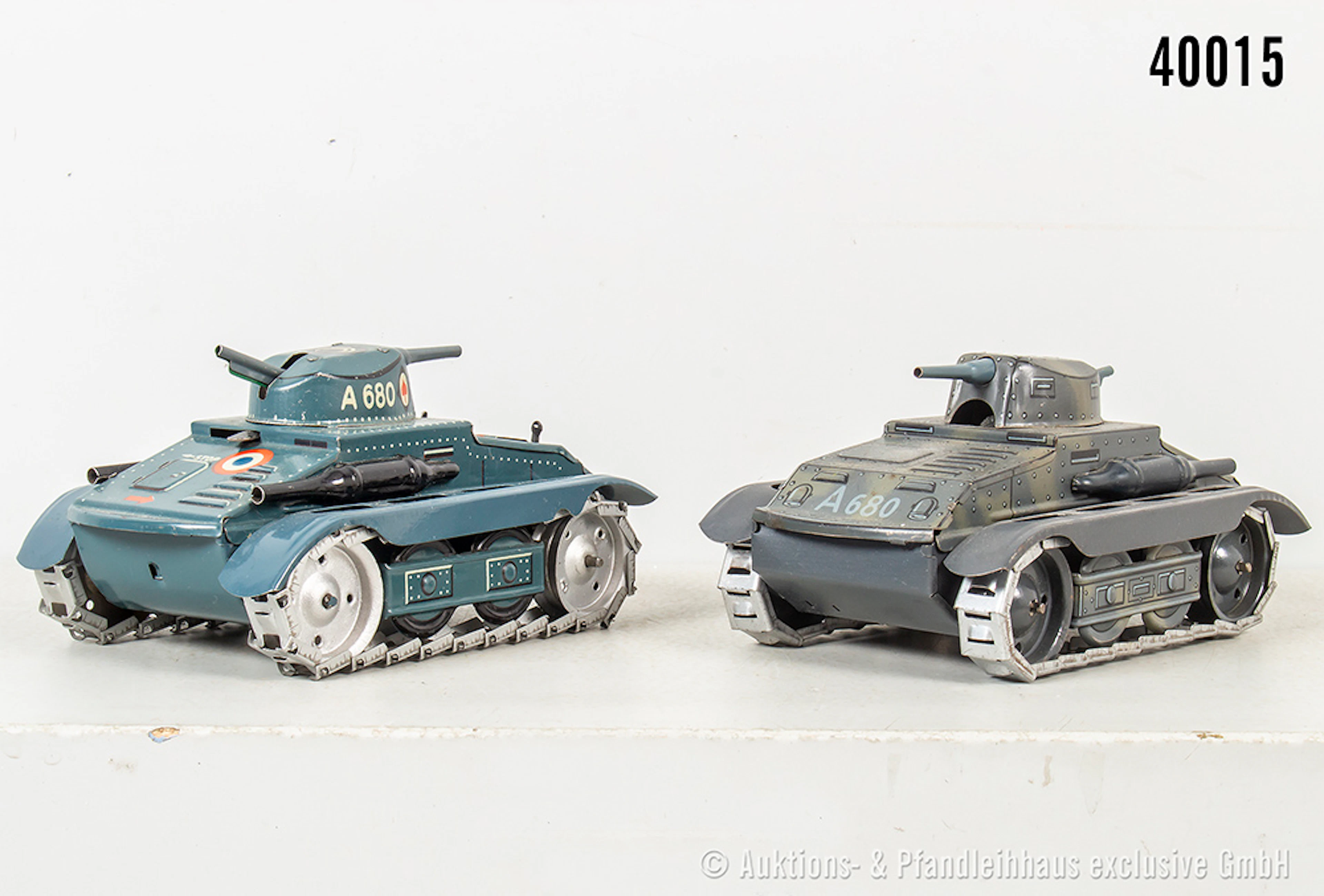 2 Arnold Panzer A 680, Blech, L bis 15 cm, Uhrwerk jeweils intakt, Z 1-2