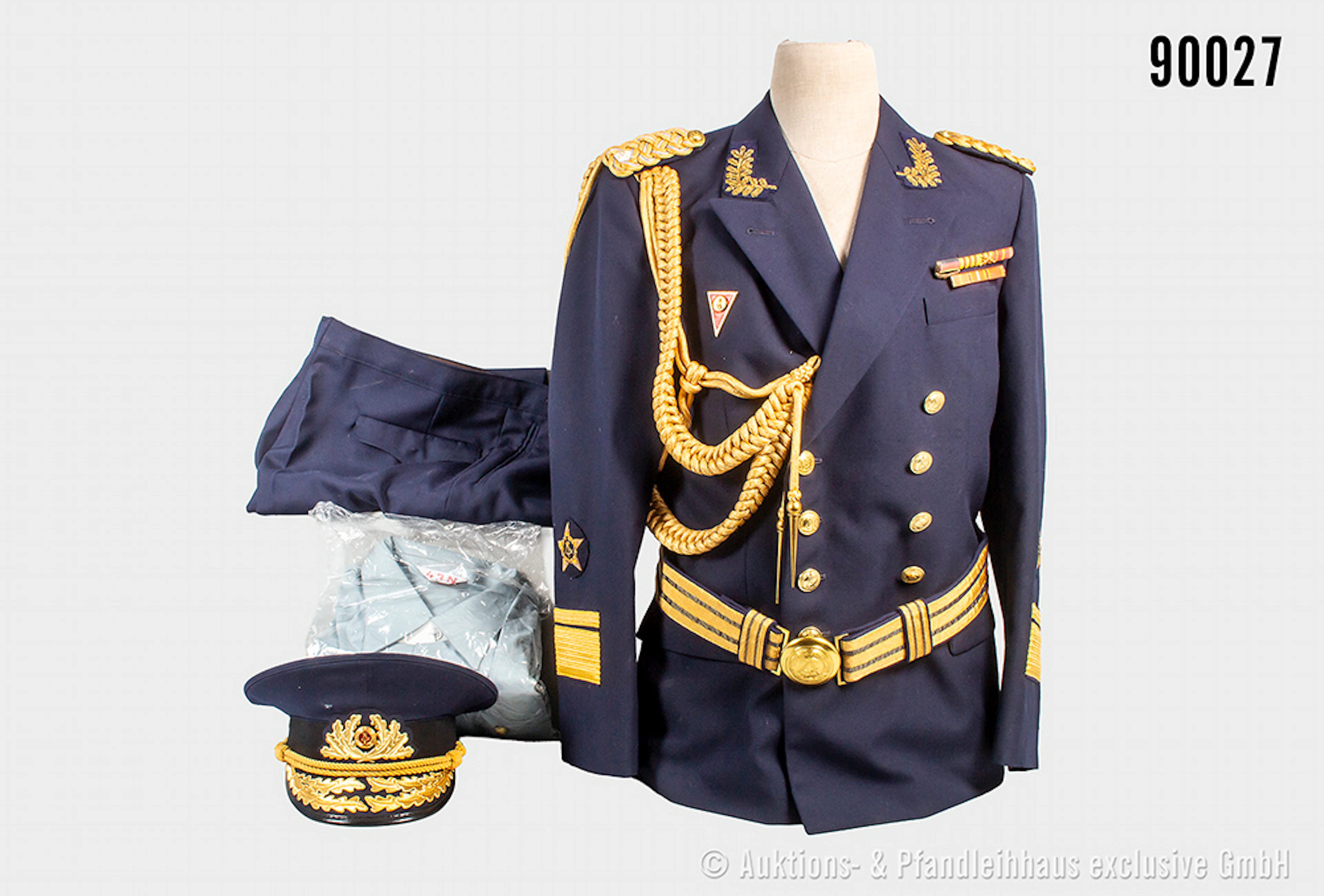 Uniform eines Konteradmirals der NVA Volksmarine, Jacke komplett mit