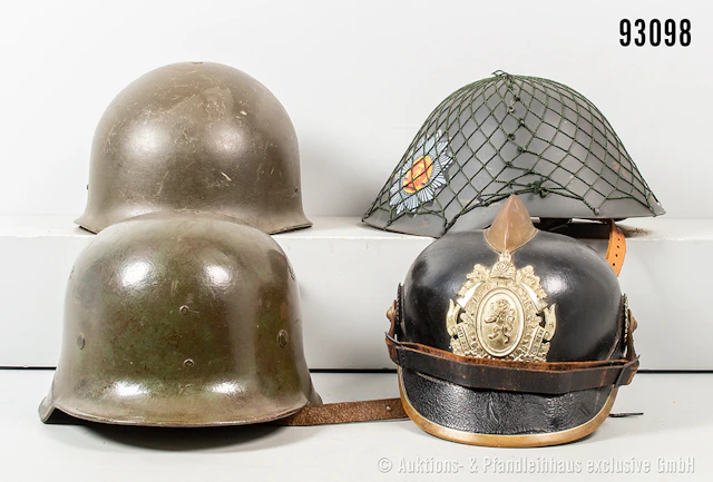 Konv. 4 Helme, Feuerwehrhelm Hessen (VK), NVA Stahlhelm mit Tarnnetz
