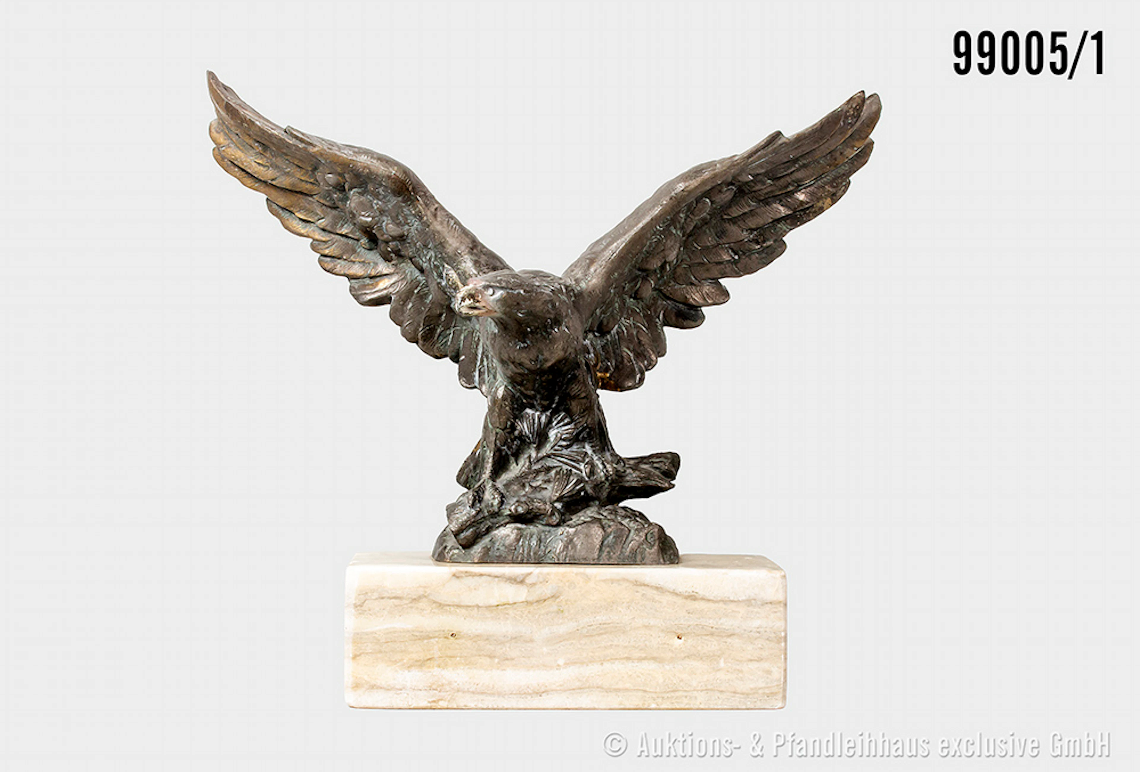 Bronzierter Adler auf Marmorsockel, Höhe ca. 23,5 cm Breite ca. 27
