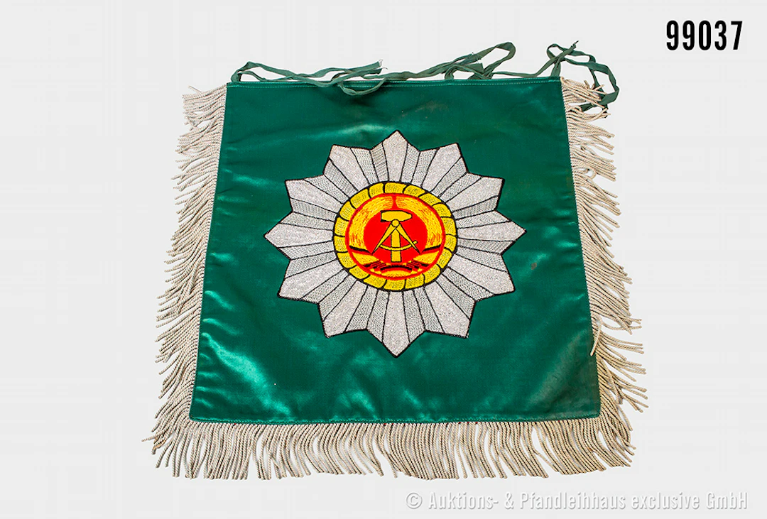DDR Volkspolizei Fanfarentuch, ca. 38 x 40 cm, mit Fransen, einseitig