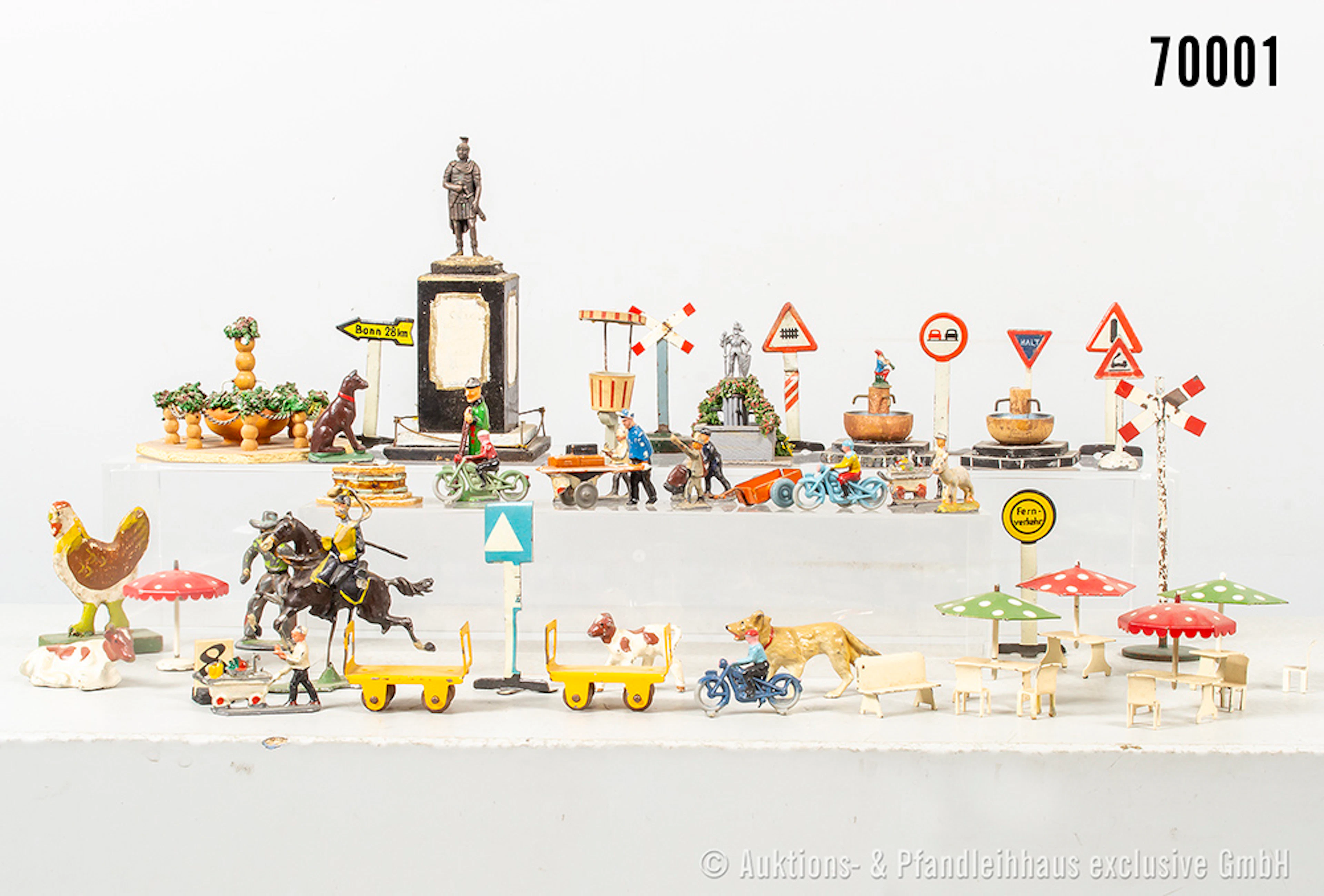 Schönes Figuren- und Zubehörkonvolut, Zinn/ Kunststoff/ Holz/ Blech